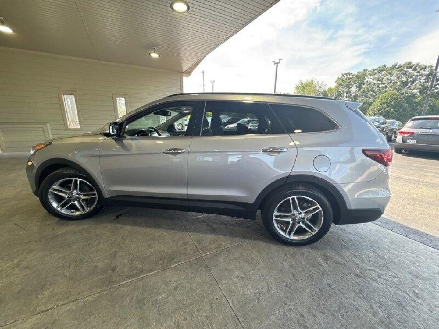 2017 Iron Frost Hyundai SANTA FE SE Ultimate (KM8SRDHF5HU) with an 3.3L V6 290hp 252ft. lbs. engine, Automatic transmission, located at 25355 Eames Street, Channahon, IL, 60410, (815) 467-1807, 41.429108, -88.228432 - Photo#7