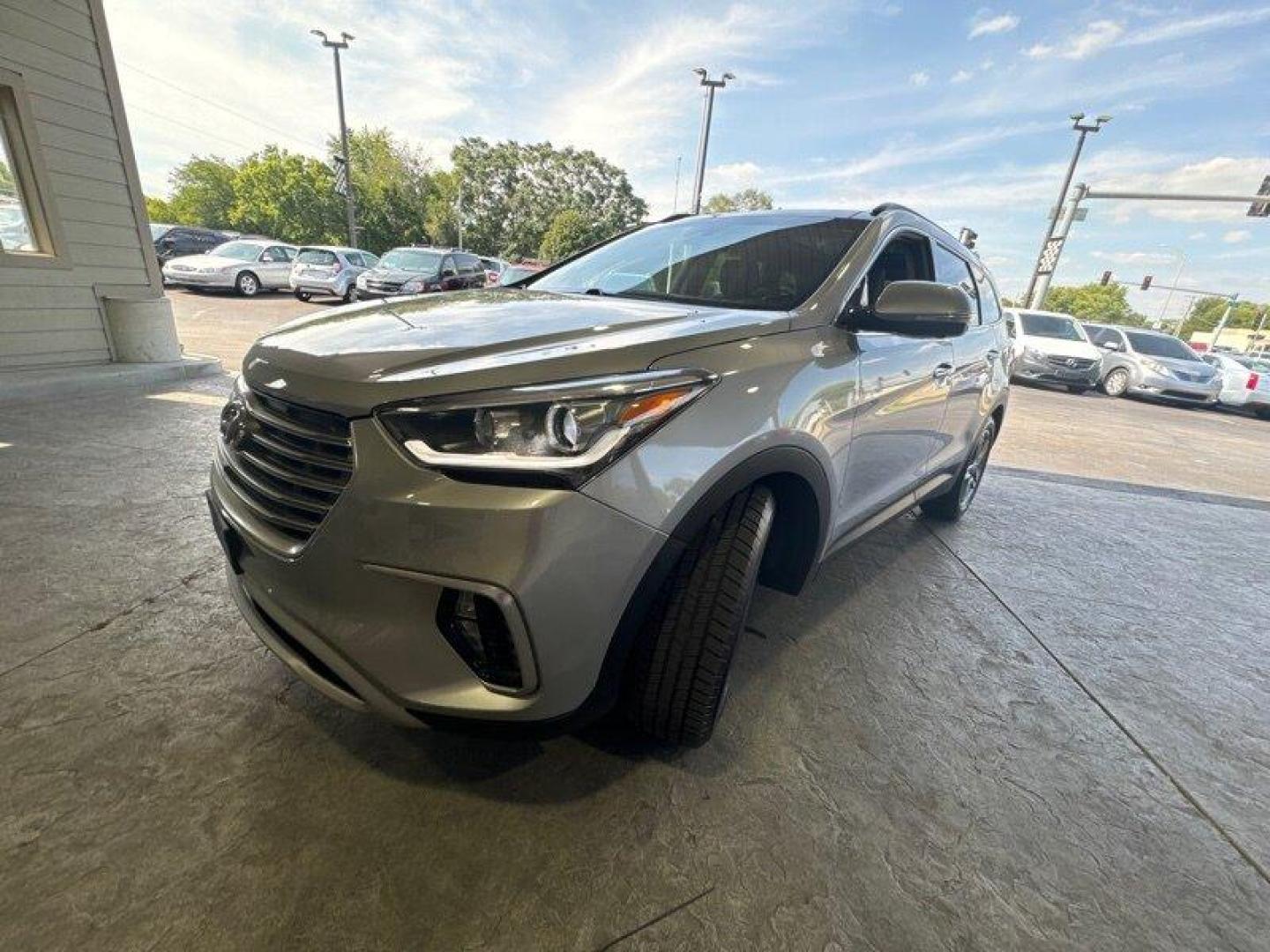 2017 Iron Frost Hyundai SANTA FE SE Ultimate (KM8SRDHF5HU) with an 3.3L V6 290hp 252ft. lbs. engine, Automatic transmission, located at 25355 Eames Street, Channahon, IL, 60410, (815) 467-1807, 41.429108, -88.228432 - Photo#8