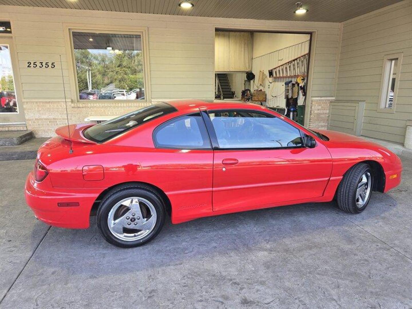 2005 Sport Red Metallic Pontiac Sunfire (3G2JB12F25S) with an 2.2L I4 140 hp 150ft. lbs. DOHC 16V engine, Automatic transmission, located at 25355 Eames Street, Channahon, IL, 60410, (815) 467-1807, 41.429108, -88.228432 - Photo#2