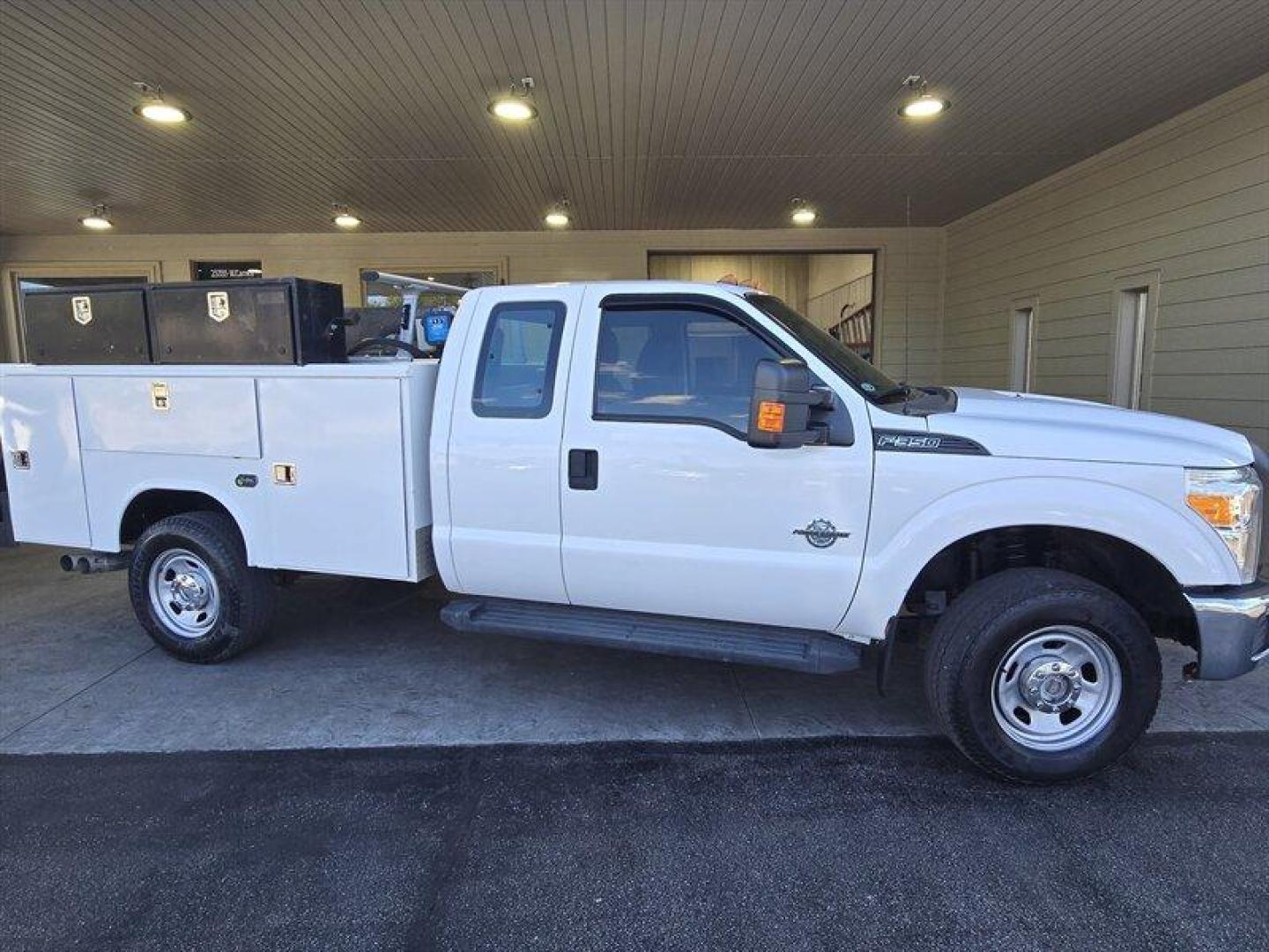 2014 White Ford F-350 Super Duty XLT (1FD8X3FTXEE) with an Power Stroke 6.7L Biodiesel Turbo V8 300hp 660ft. engine, Automatic transmission, located at 25355 Eames Street, Channahon, IL, 60410, (815) 467-1807, 41.429108, -88.228432 - *** FULLY SERVICED, 9 FOOT READING UTILITY BODY WITH A DIESEL TANK IN BACK. *** We are pleased to present to you a 2014 Ford F-350 with a pristine white exterior and a comfortable gray interior. This vehicle is in excellent overall condition and is sure to impress drivers who are looking for a reli - Photo#1