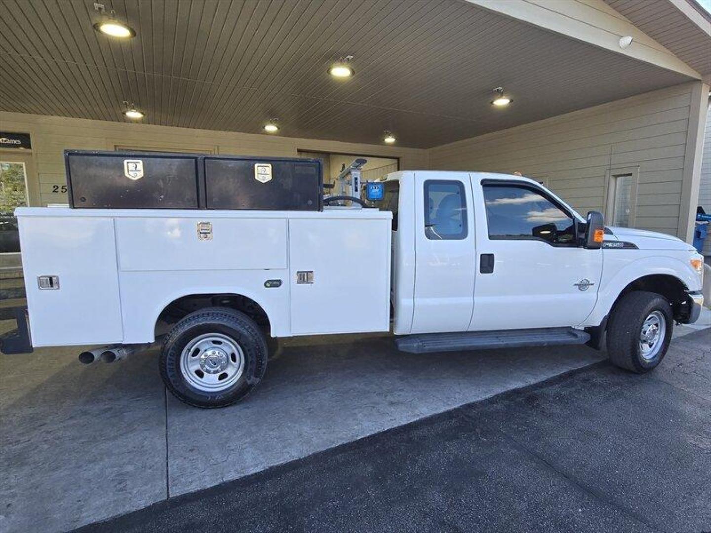 2014 White Ford F-350 Super Duty XLT (1FD8X3FTXEE) with an Power Stroke 6.7L Biodiesel Turbo V8 300hp 660ft. engine, Automatic transmission, located at 25355 Eames Street, Channahon, IL, 60410, (815) 467-1807, 41.429108, -88.228432 - *** FULLY SERVICED, 9 FOOT READING UTILITY BODY WITH A DIESEL TANK IN BACK. *** We are pleased to present to you a 2014 Ford F-350 with a pristine white exterior and a comfortable gray interior. This vehicle is in excellent overall condition and is sure to impress drivers who are looking for a reli - Photo#2