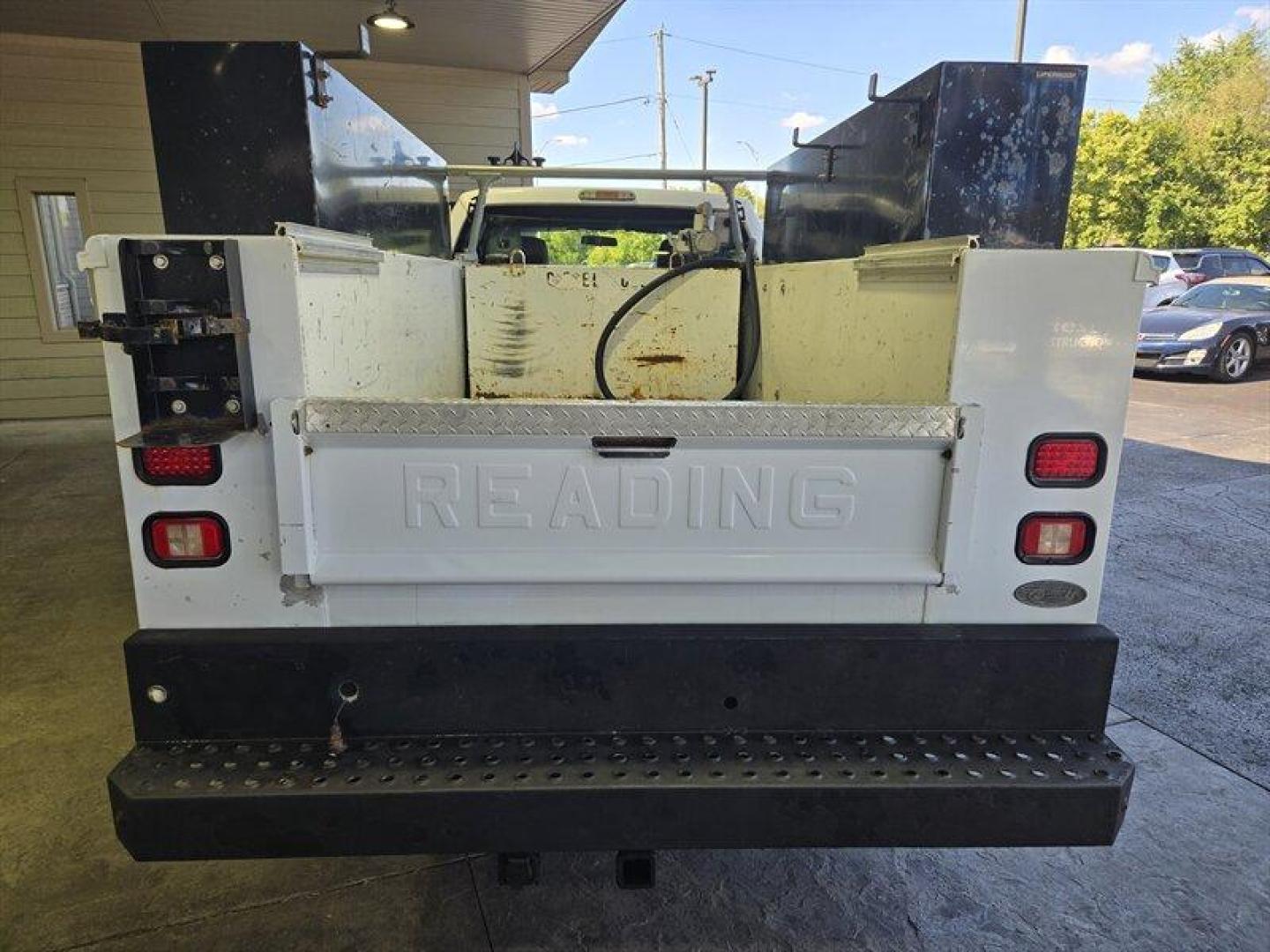 2014 White Ford F-350 Super Duty XLT (1FD8X3FTXEE) with an Power Stroke 6.7L Biodiesel Turbo V8 300hp 660ft. engine, Automatic transmission, located at 25355 Eames Street, Channahon, IL, 60410, (815) 467-1807, 41.429108, -88.228432 - *** FULLY SERVICED, 9 FOOT READING UTILITY BODY WITH A DIESEL TANK IN BACK. *** We are pleased to present to you a 2014 Ford F-350 with a pristine white exterior and a comfortable gray interior. This vehicle is in excellent overall condition and is sure to impress drivers who are looking for a reli - Photo#4