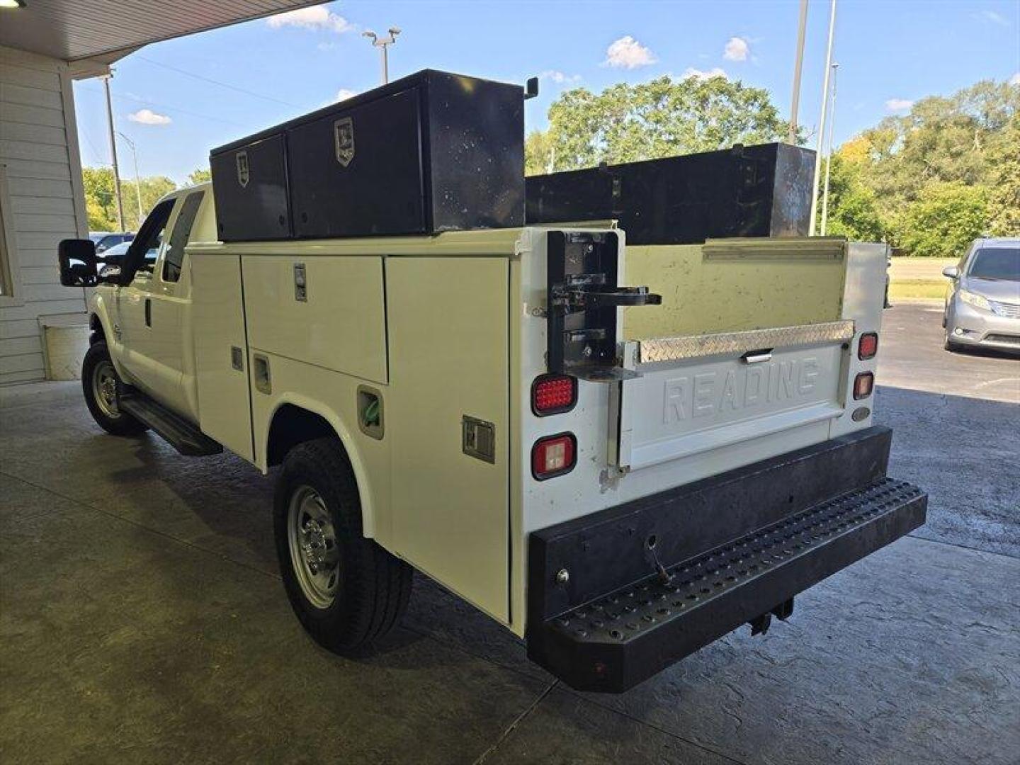 2014 White Ford F-350 Super Duty XLT (1FD8X3FTXEE) with an Power Stroke 6.7L Biodiesel Turbo V8 300hp 660ft. engine, Automatic transmission, located at 25355 Eames Street, Channahon, IL, 60410, (815) 467-1807, 41.429108, -88.228432 - *** FULLY SERVICED, 9 FOOT READING UTILITY BODY WITH A DIESEL TANK IN BACK. *** We are pleased to present to you a 2014 Ford F-350 with a pristine white exterior and a comfortable gray interior. This vehicle is in excellent overall condition and is sure to impress drivers who are looking for a reli - Photo#5