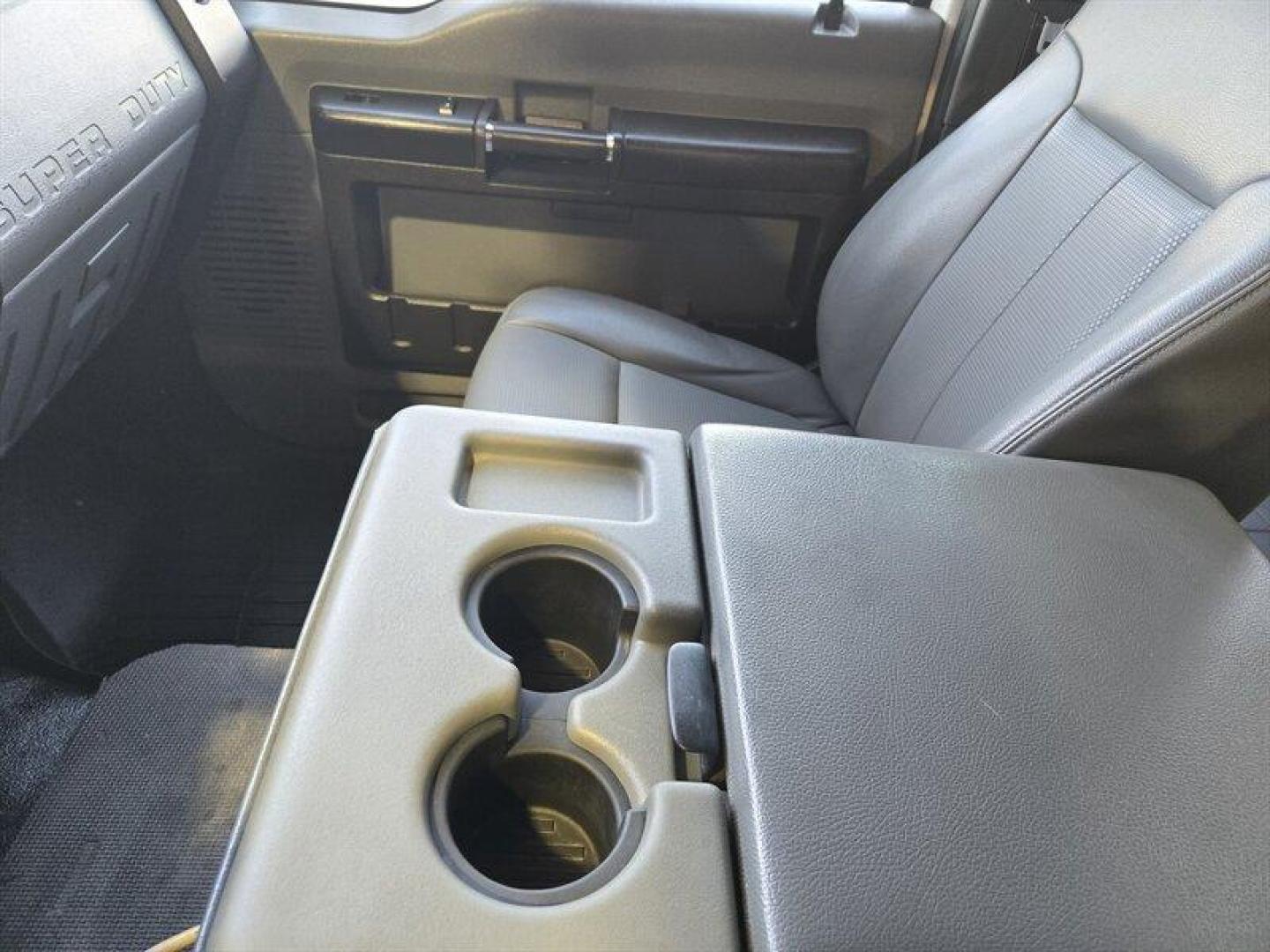 2014 White Ford F-350 Super Duty XLT (1FD8X3FTXEE) with an Power Stroke 6.7L Biodiesel Turbo V8 300hp 660ft. engine, Automatic transmission, located at 25355 Eames Street, Channahon, IL, 60410, (815) 467-1807, 41.429108, -88.228432 - *** FULLY SERVICED, 9 FOOT READING UTILITY BODY WITH A DIESEL TANK IN BACK. *** We are pleased to present to you a 2014 Ford F-350 with a pristine white exterior and a comfortable gray interior. This vehicle is in excellent overall condition and is sure to impress drivers who are looking for a reli - Photo#21