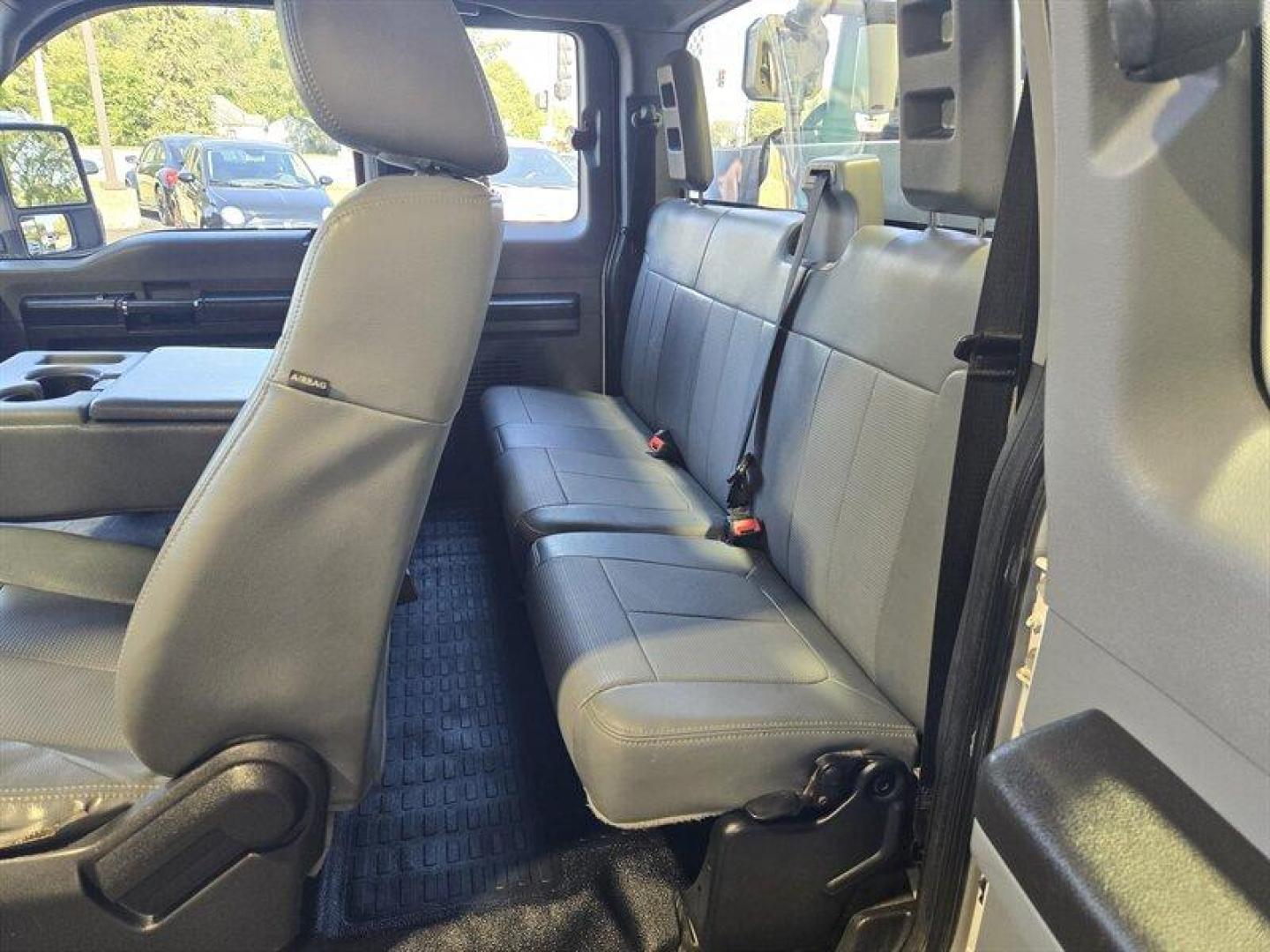 2014 White Ford F-350 Super Duty XLT (1FD8X3FTXEE) with an Power Stroke 6.7L Biodiesel Turbo V8 300hp 660ft. engine, Automatic transmission, located at 25355 Eames Street, Channahon, IL, 60410, (815) 467-1807, 41.429108, -88.228432 - *** FULLY SERVICED, 9 FOOT READING UTILITY BODY WITH A DIESEL TANK IN BACK. *** We are pleased to present to you a 2014 Ford F-350 with a pristine white exterior and a comfortable gray interior. This vehicle is in excellent overall condition and is sure to impress drivers who are looking for a reli - Photo#23