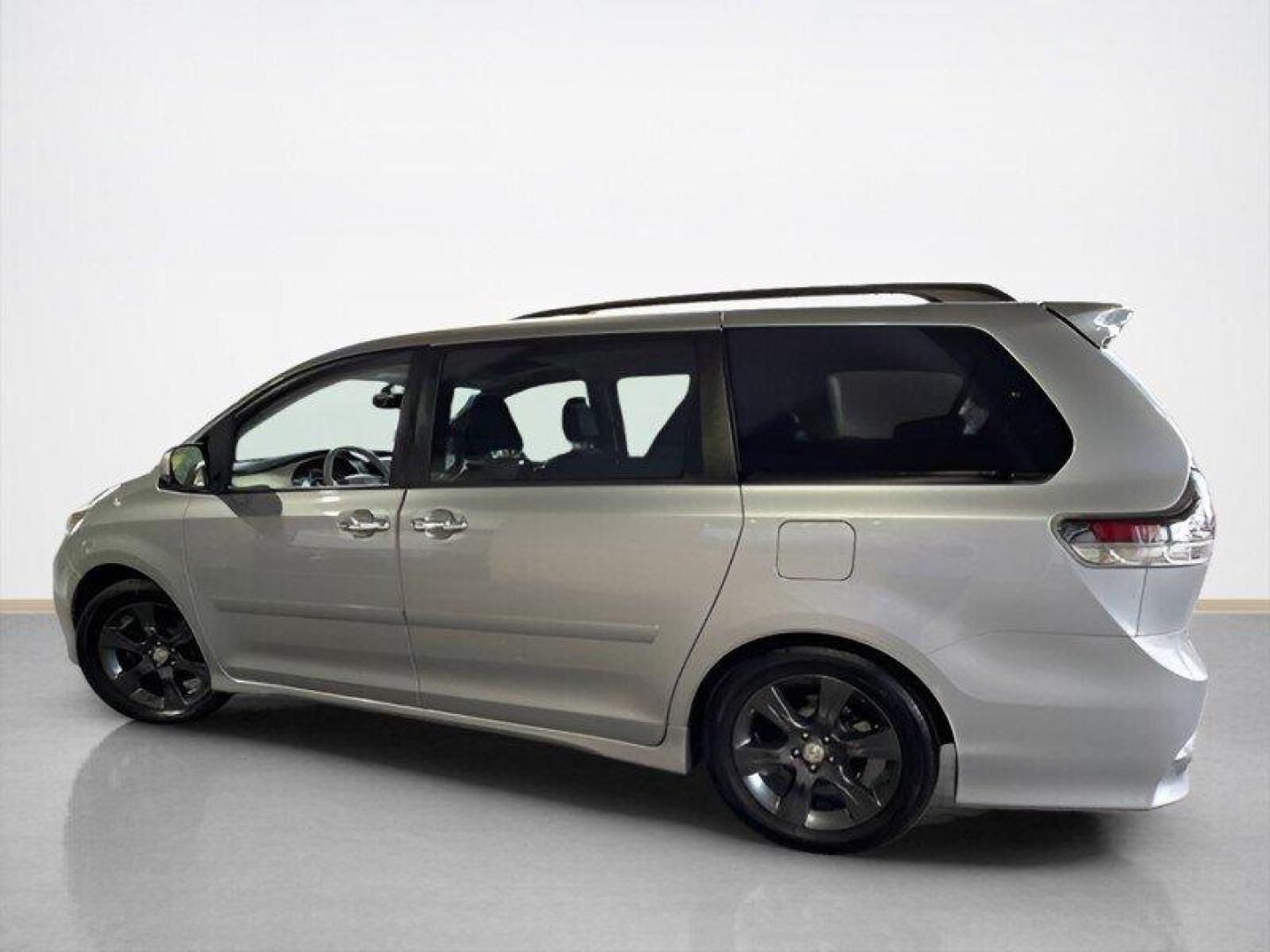 2013 Predawn Gray Mica Toyota Sienna SE 8 Passenger (5TDXK3DC9DS) with an 3.5L V6 266hp 245ft. lbs. engine, Automatic transmission, located at 25355 Eames Street, Channahon, IL, 60410, (815) 467-1807, 41.429108, -88.228432 - Ladies and gentlemen, let me introduce you to the ultimate family-hauling machine, the 2013 Toyota Sienna SE! This bad boy is powered by a 3.5L V6 engine that produces a whopping 266 horsepower and 245 ft-lbs of torque. That's right, you'll have plenty of power to get up and go, whether you're takin - Photo#5