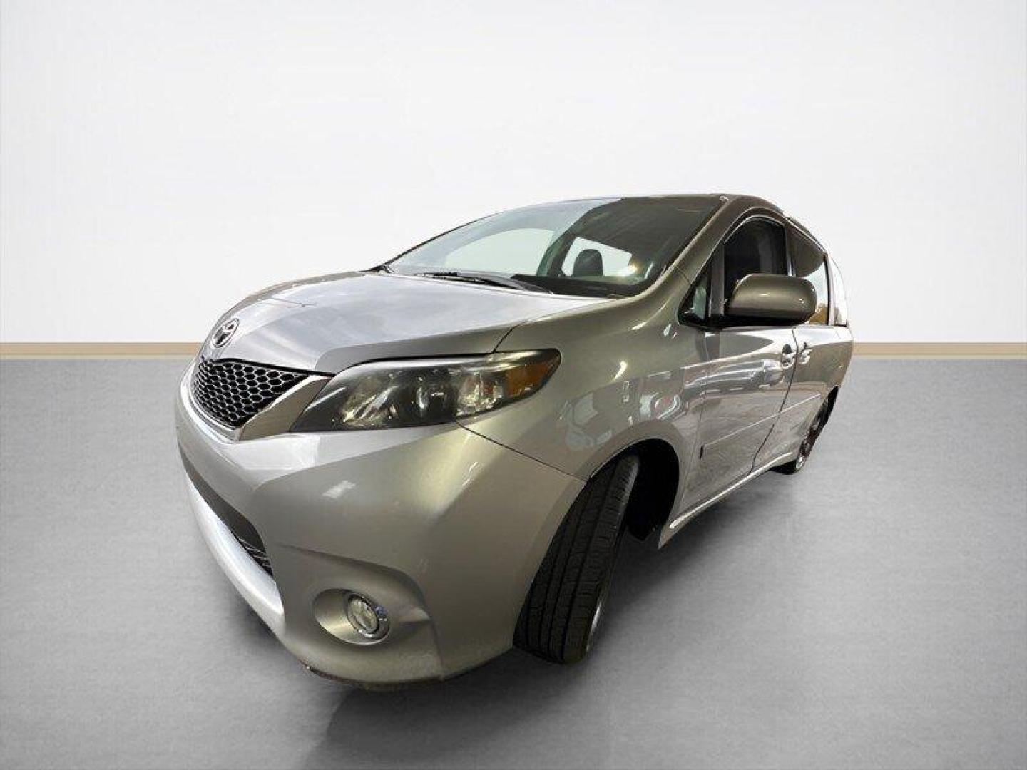 2013 Predawn Gray Mica Toyota Sienna SE 8 Passenger (5TDXK3DC9DS) with an 3.5L V6 266hp 245ft. lbs. engine, Automatic transmission, located at 25355 Eames Street, Channahon, IL, 60410, (815) 467-1807, 41.429108, -88.228432 - Ladies and gentlemen, let me introduce you to the ultimate family-hauling machine, the 2013 Toyota Sienna SE! This bad boy is powered by a 3.5L V6 engine that produces a whopping 266 horsepower and 245 ft-lbs of torque. That's right, you'll have plenty of power to get up and go, whether you're takin - Photo#6