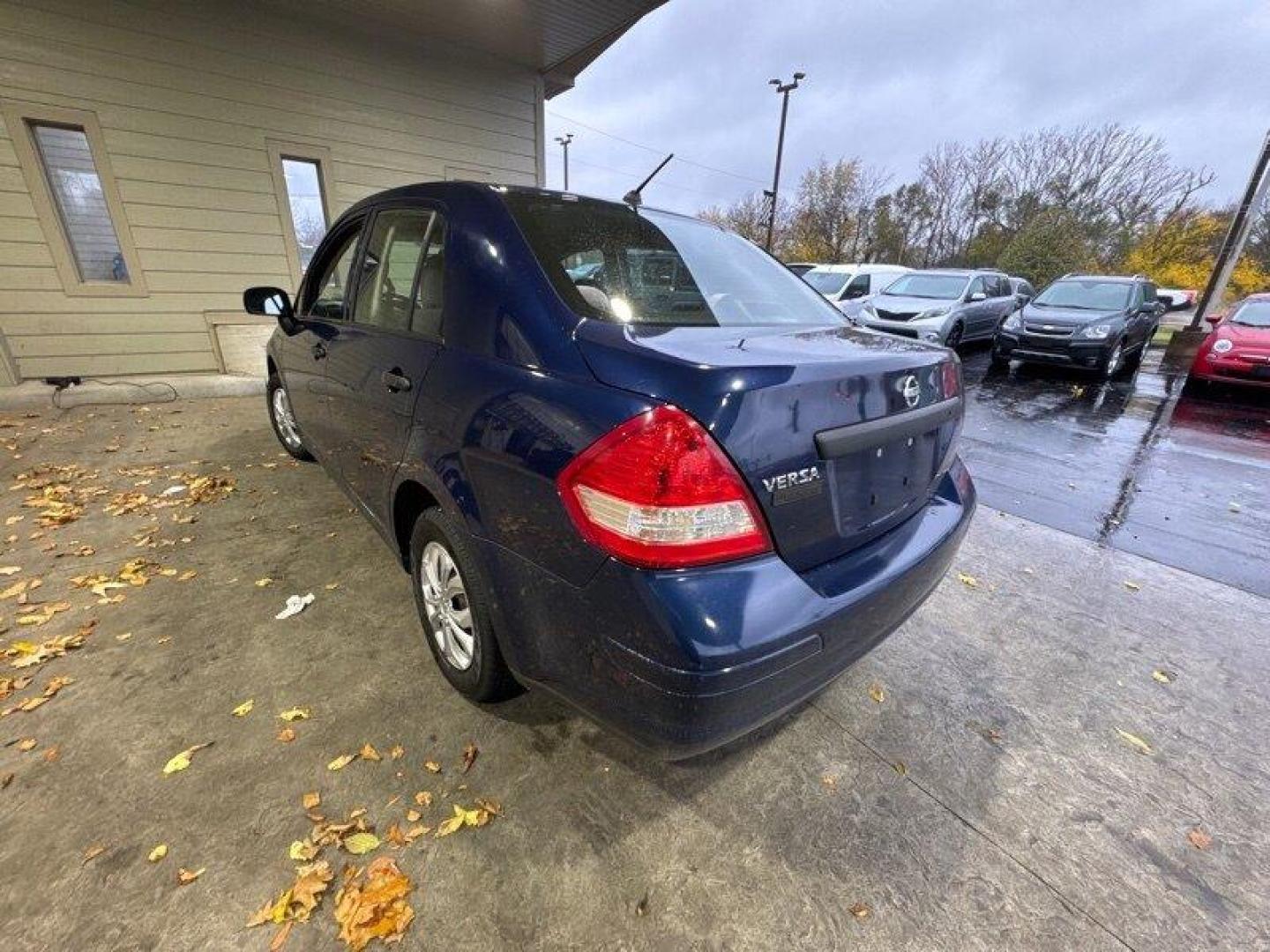 2009 Blue Onyx Nissan Versa 1.6 (3N1CC11EX9L) with an 1.6L I4 107hp 111ft. lbs. engine, Automatic transmission, located at 25355 Eames Street, Channahon, IL, 60410, (815) 467-1807, 41.429108, -88.228432 - Photo#5