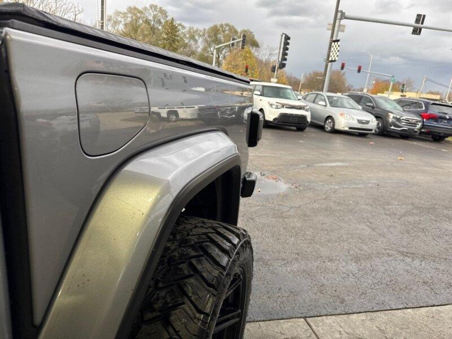 2020 Billet Silver Metallic Clear Coat Jeep Gladiator Overland (1C6HJTFG9LL) with an 3.6L V6 285hp 260ft. lbs. engine, Automatic transmission, located at 25355 Eames Street, Channahon, IL, 60410, (815) 467-1807, 41.429108, -88.228432 - Photo#8