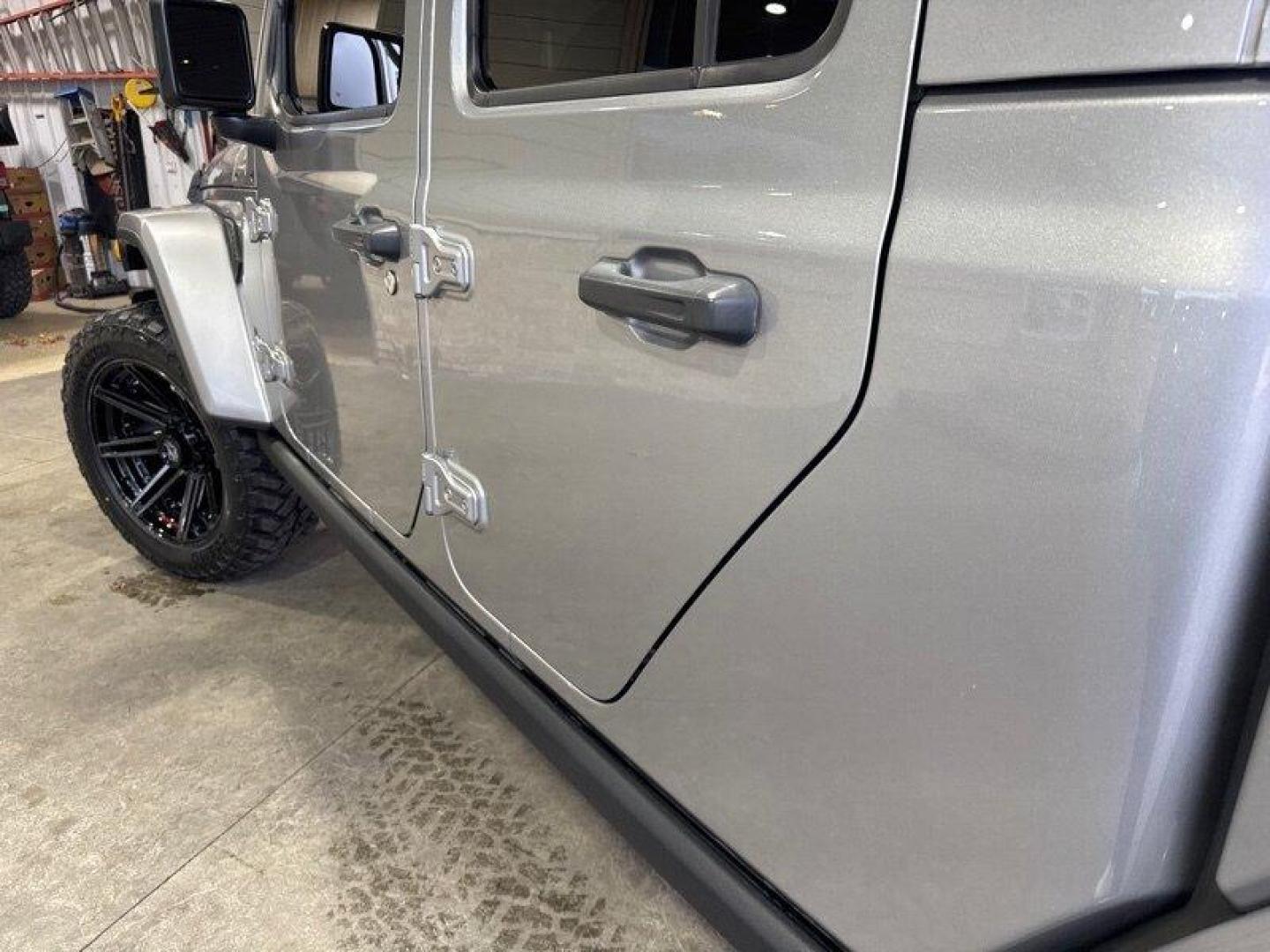 2020 Billet Silver Metallic Clear Coat Jeep Gladiator Overland (1C6HJTFG9LL) with an 3.6L V6 285hp 260ft. lbs. engine, Automatic transmission, located at 25355 Eames Street, Channahon, IL, 60410, (815) 467-1807, 41.429108, -88.228432 - Photo#9