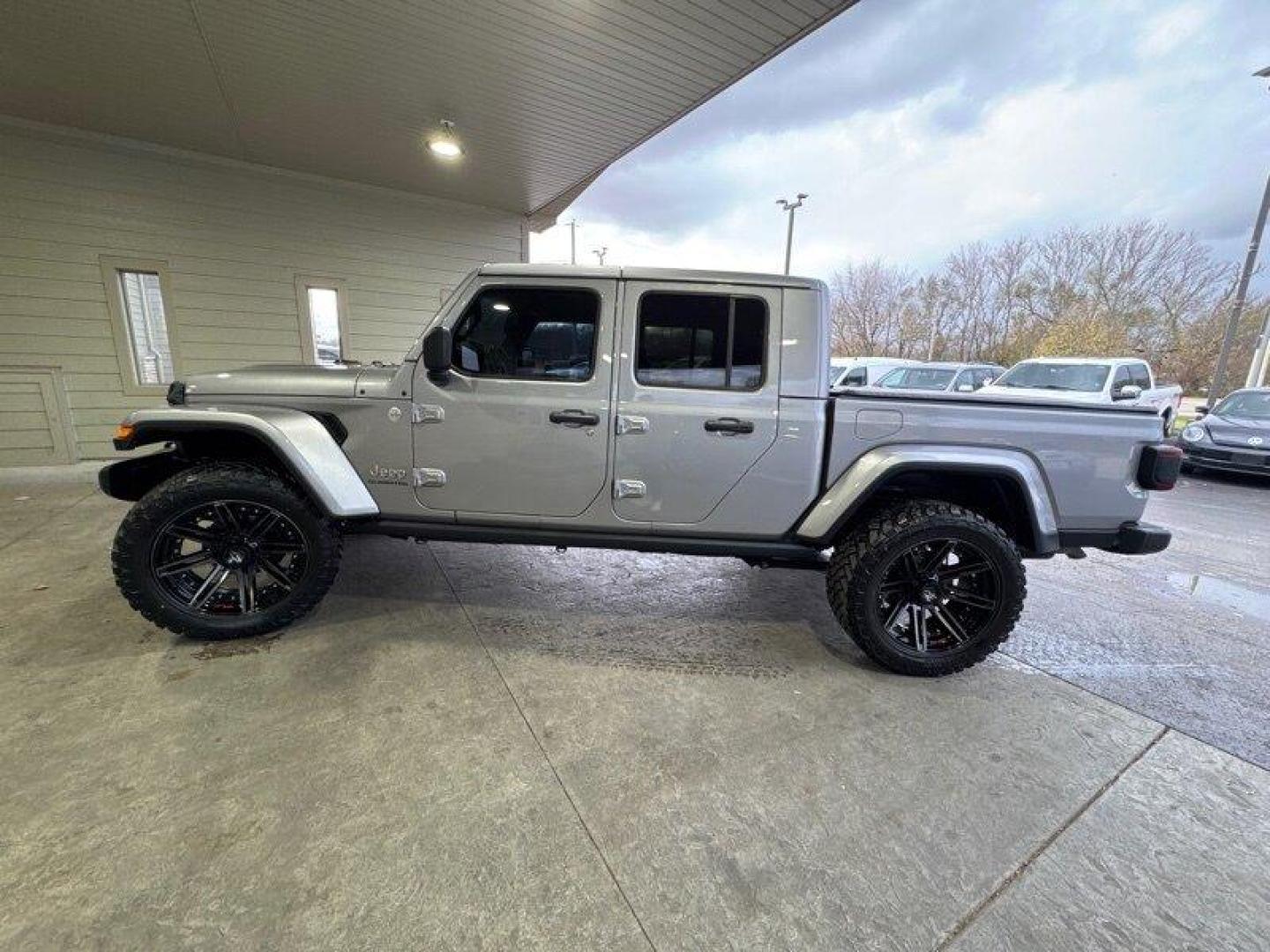 2020 Billet Silver Metallic Clear Coat Jeep Gladiator Overland (1C6HJTFG9LL) with an 3.6L V6 285hp 260ft. lbs. engine, Automatic transmission, located at 25355 Eames Street, Channahon, IL, 60410, (815) 467-1807, 41.429108, -88.228432 - Photo#10