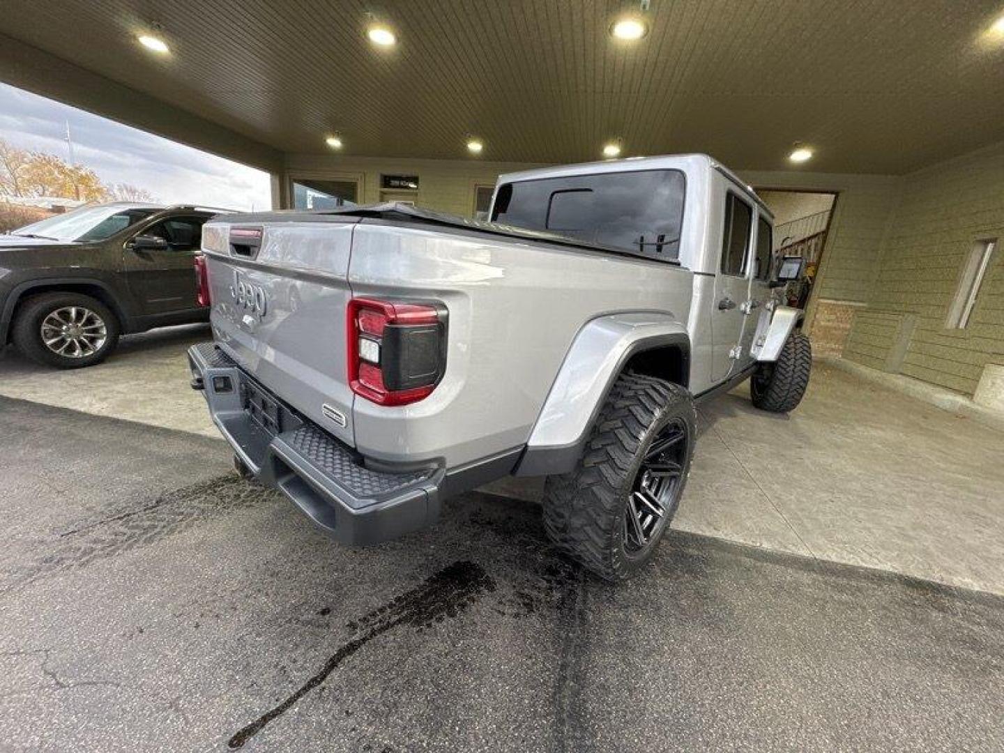 2020 Billet Silver Metallic Clear Coat Jeep Gladiator Overland (1C6HJTFG9LL) with an 3.6L V6 285hp 260ft. lbs. engine, Automatic transmission, located at 25355 Eames Street, Channahon, IL, 60410, (815) 467-1807, 41.429108, -88.228432 - Photo#4