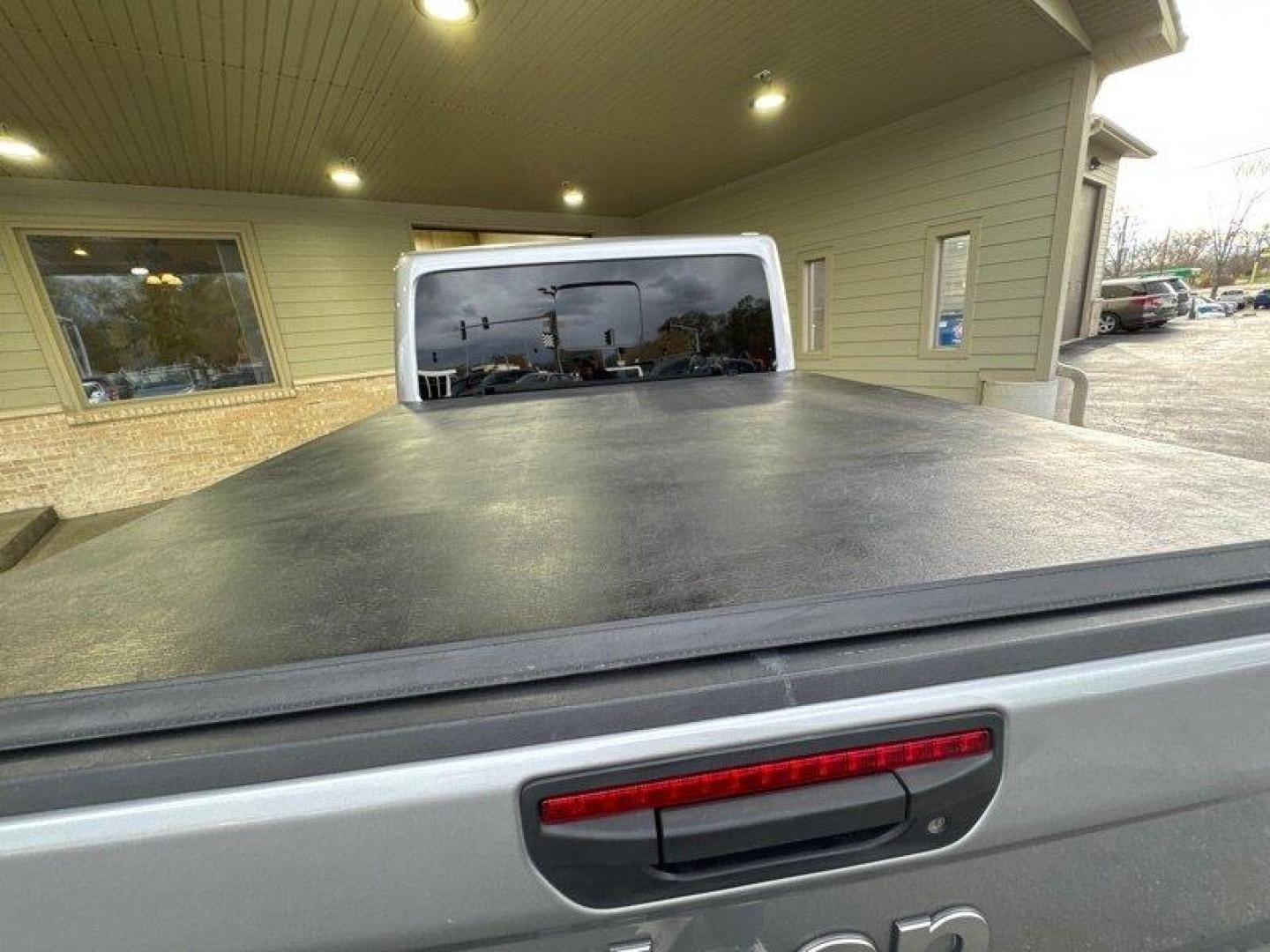 2020 Billet Silver Metallic Clear Coat Jeep Gladiator Overland (1C6HJTFG9LL) with an 3.6L V6 285hp 260ft. lbs. engine, Automatic transmission, located at 25355 Eames Street, Channahon, IL, 60410, (815) 467-1807, 41.429108, -88.228432 - Photo#7