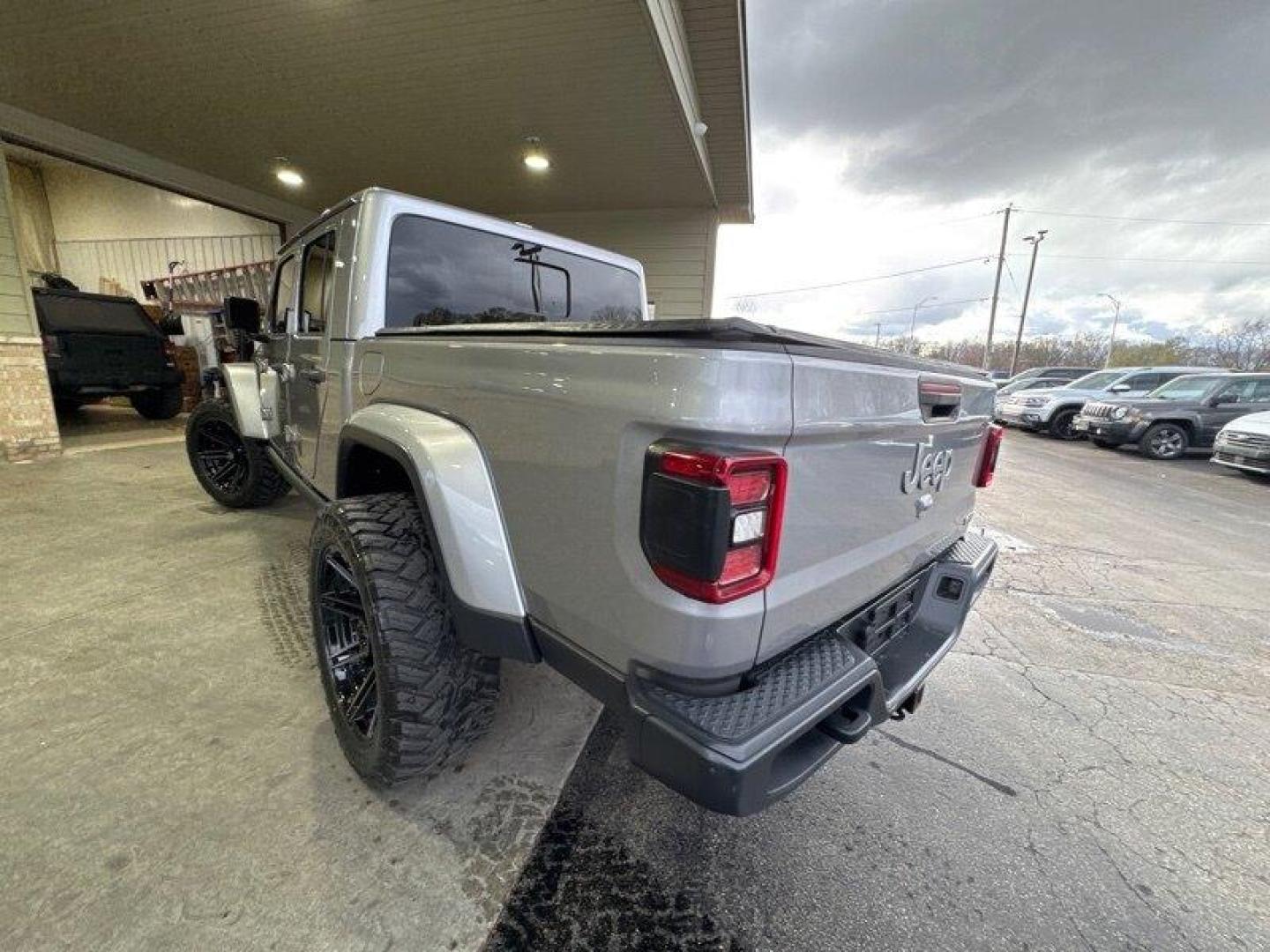 2020 Billet Silver Metallic Clear Coat Jeep Gladiator Overland (1C6HJTFG9LL) with an 3.6L V6 285hp 260ft. lbs. engine, Automatic transmission, located at 25355 Eames Street, Channahon, IL, 60410, (815) 467-1807, 41.429108, -88.228432 - Photo#5