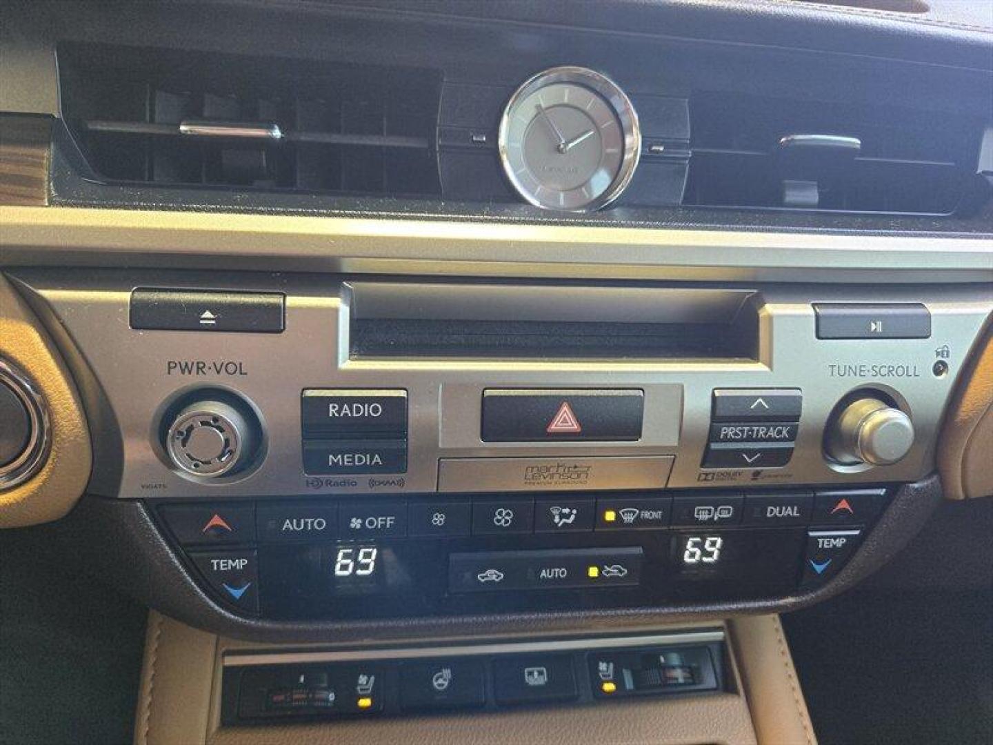 2016 Eminent White Pearl Lexus ES 350 350 (JTHBK1GG4G2) with an 3.5 engine, Automatic transmission, located at 25355 Eames Street, Channahon, IL, 60410, (815) 467-1807, 41.429108, -88.228432 - Photo#18