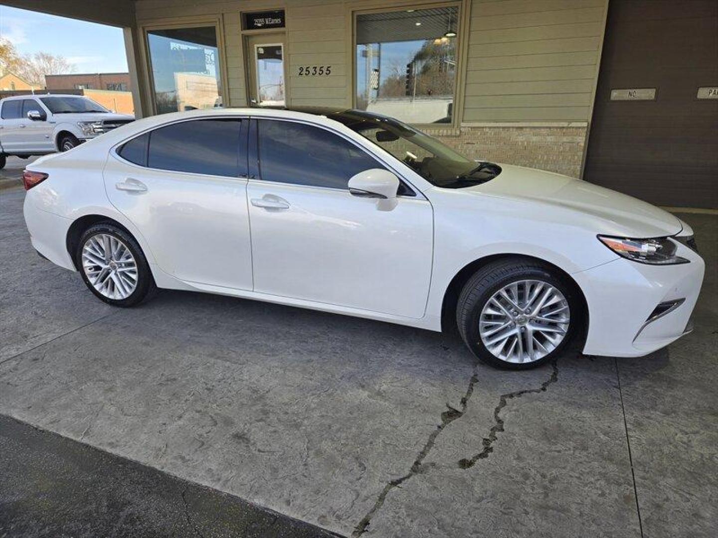 2016 Eminent White Pearl Lexus ES 350 350 (JTHBK1GG4G2) with an 3.5 engine, Automatic transmission, located at 25355 Eames Street, Channahon, IL, 60410, (815) 467-1807, 41.429108, -88.228432 - Photo#1