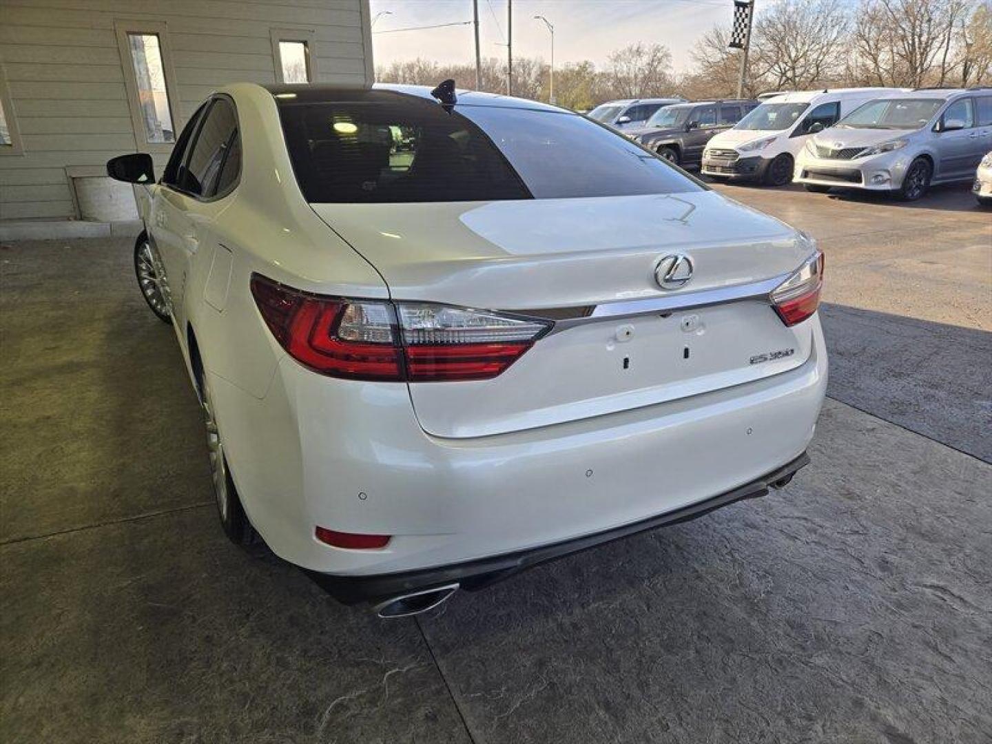 2016 Eminent White Pearl Lexus ES 350 350 (JTHBK1GG4G2) with an 3.5 engine, Automatic transmission, located at 25355 Eames Street, Channahon, IL, 60410, (815) 467-1807, 41.429108, -88.228432 - Photo#3