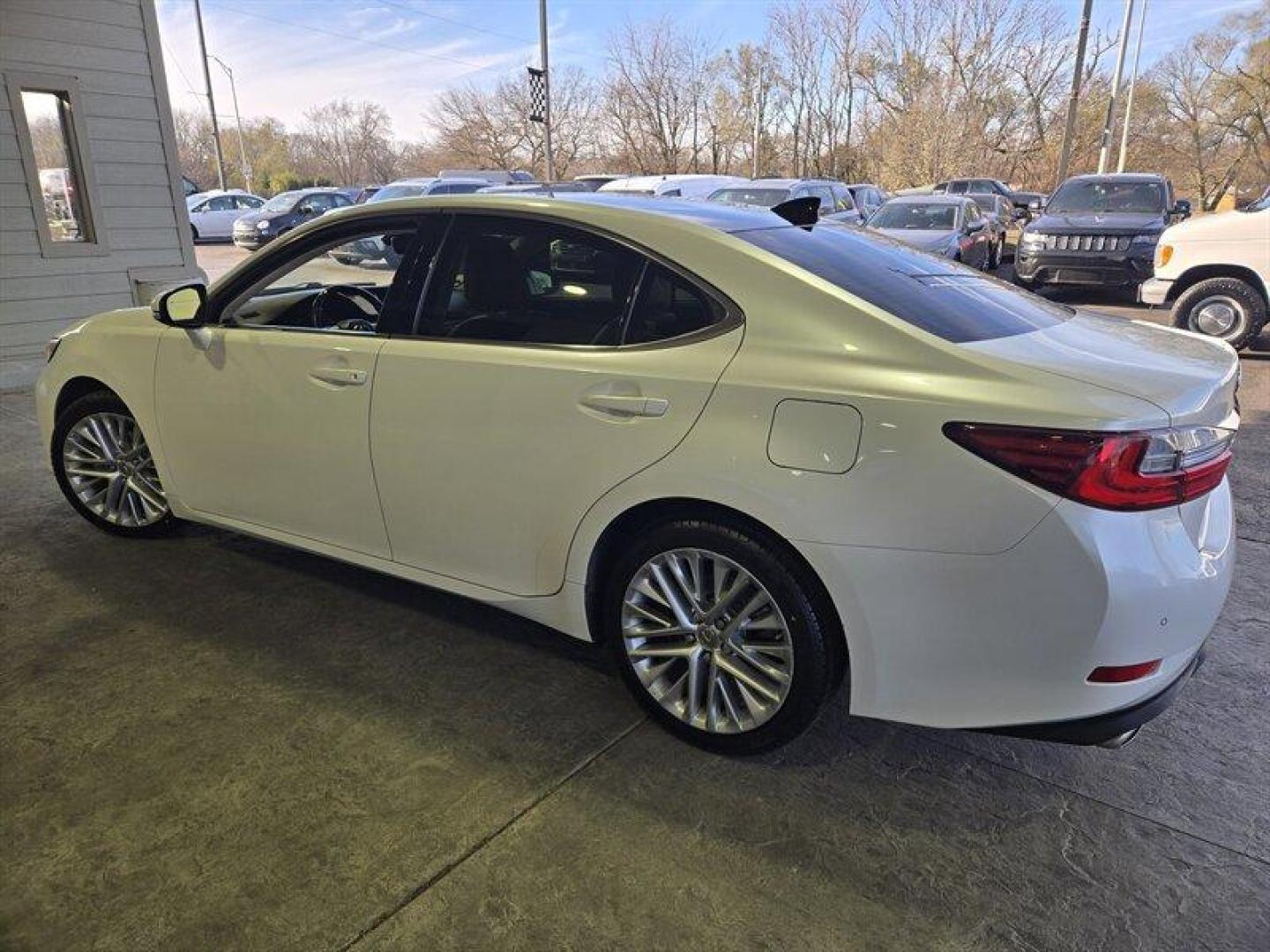 2016 Eminent White Pearl Lexus ES 350 350 (JTHBK1GG4G2) with an 3.5 engine, Automatic transmission, located at 25355 Eames Street, Channahon, IL, 60410, (815) 467-1807, 41.429108, -88.228432 - Photo#4