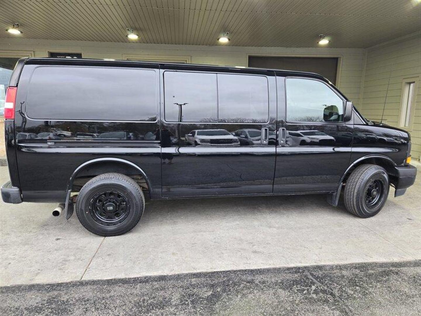 2017 Onyx Black GMC Savana Work Van (1GTW7AFG7H1) with an Vortec 6.0L Flex Fuel V8 342hp 373ft. lbs. engine, Automatic transmission, located at 25355 Eames Street, Channahon, IL, 60410, (815) 467-1807, 41.429108, -88.228432 - Photo#2