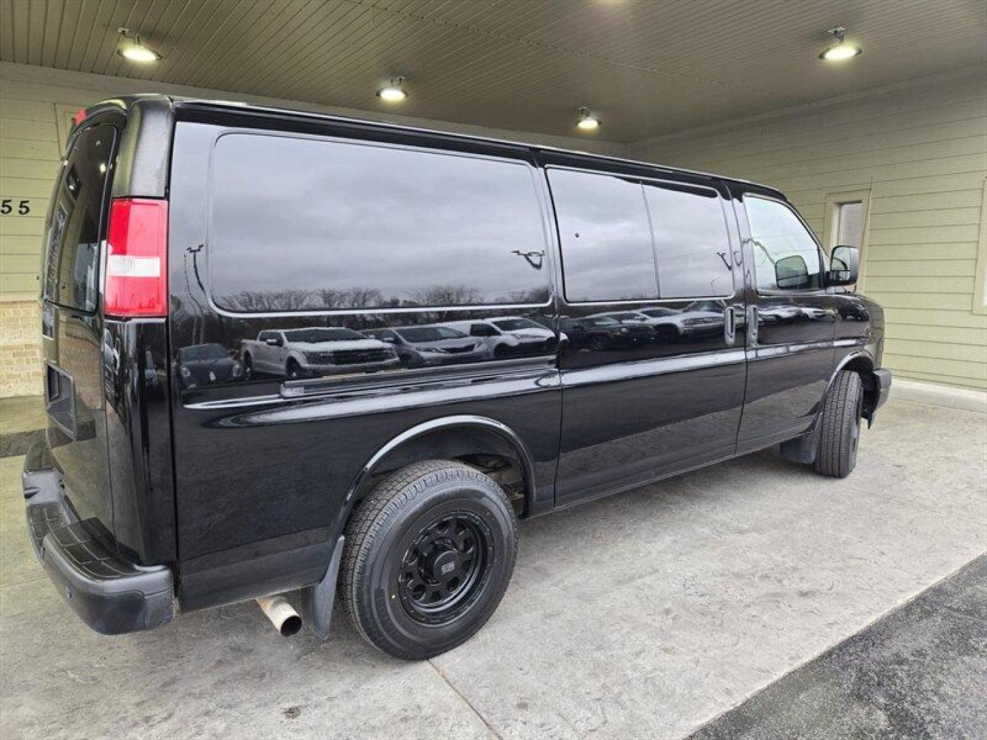 2017 Onyx Black GMC Savana Work Van (1GTW7AFG7H1) with an Vortec 6.0L Flex Fuel V8 342hp 373ft. lbs. engine, Automatic transmission, located at 25355 Eames Street, Channahon, IL, 60410, (815) 467-1807, 41.429108, -88.228432 - Photo#3