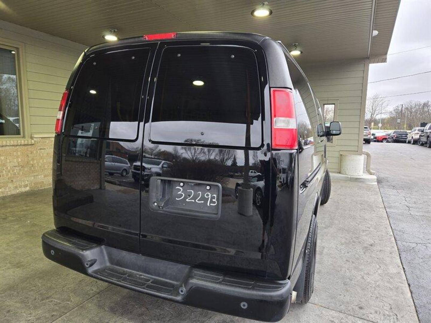 2017 Onyx Black GMC Savana Work Van (1GTW7AFG7H1) with an Vortec 6.0L Flex Fuel V8 342hp 373ft. lbs. engine, Automatic transmission, located at 25355 Eames Street, Channahon, IL, 60410, (815) 467-1807, 41.429108, -88.228432 - Photo#4