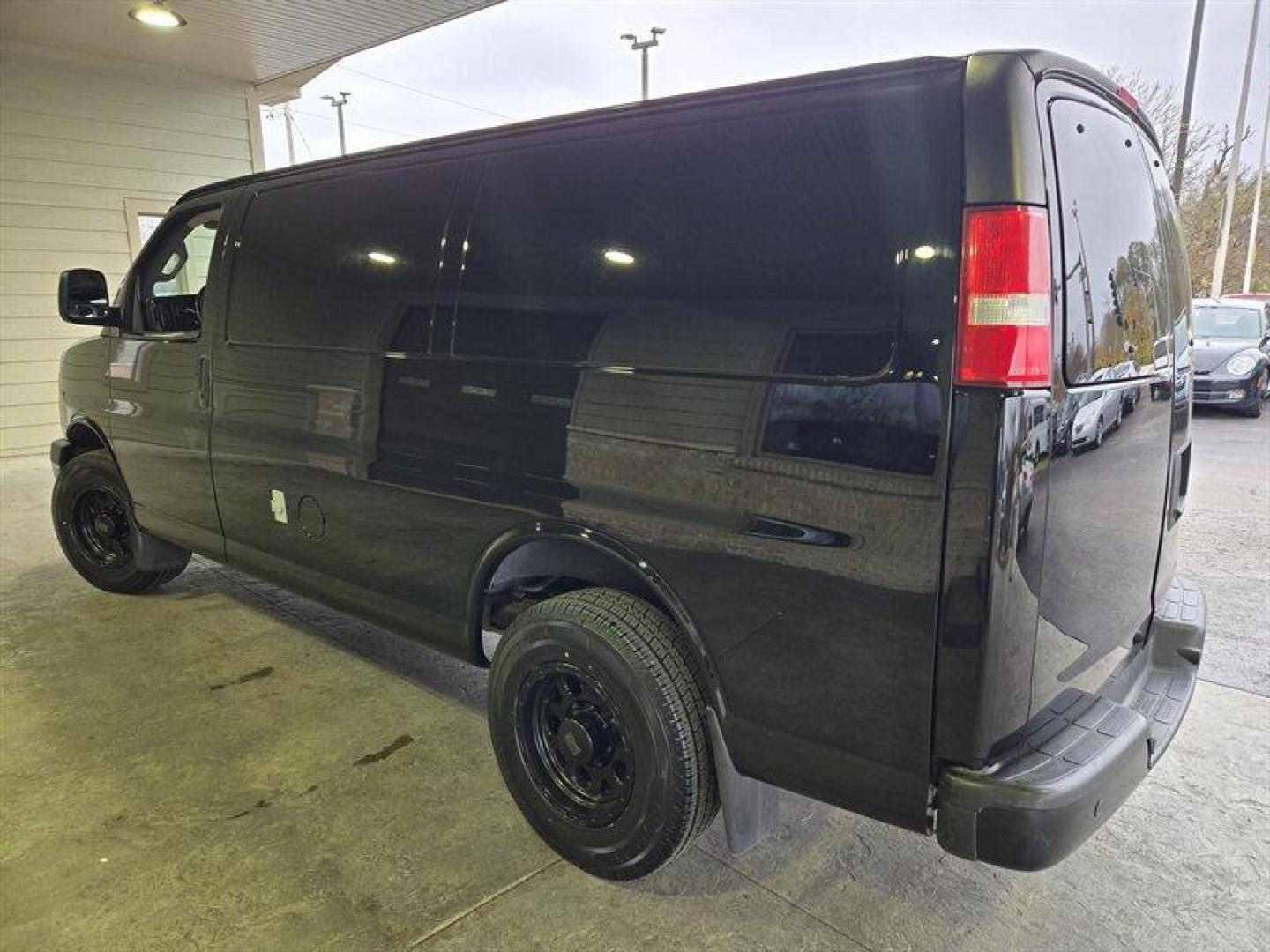 2017 Onyx Black GMC Savana Work Van (1GTW7AFG7H1) with an Vortec 6.0L Flex Fuel V8 342hp 373ft. lbs. engine, Automatic transmission, located at 25355 Eames Street, Channahon, IL, 60410, (815) 467-1807, 41.429108, -88.228432 - Photo#6