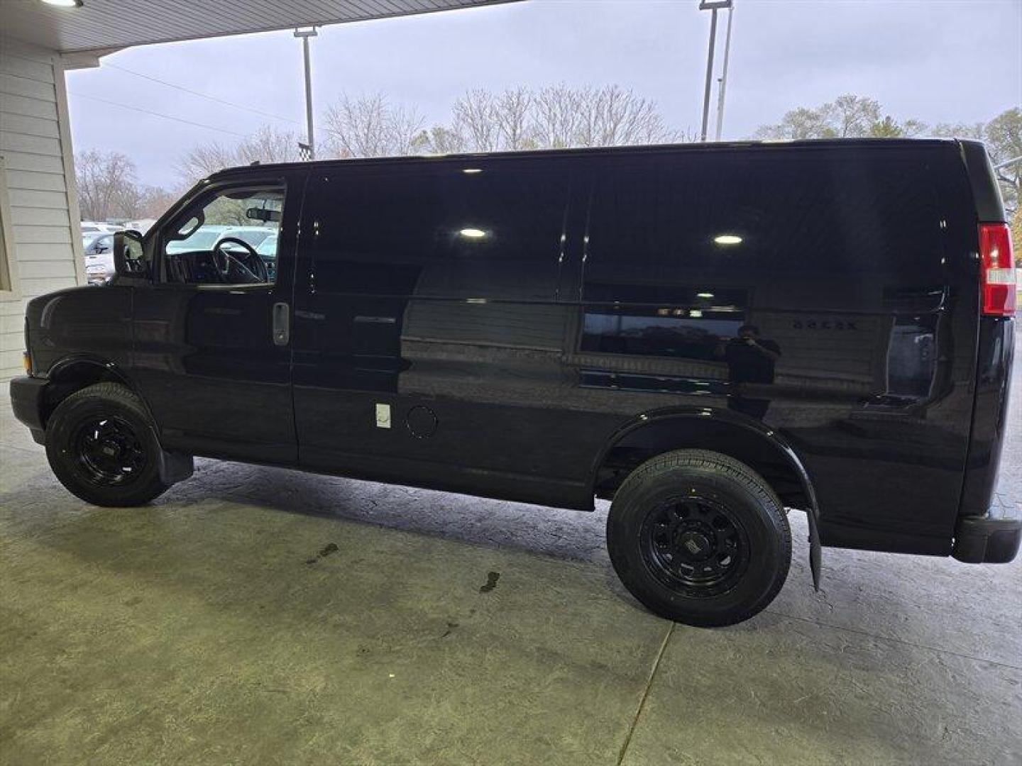 2017 Onyx Black GMC Savana Work Van (1GTW7AFG7H1) with an Vortec 6.0L Flex Fuel V8 342hp 373ft. lbs. engine, Automatic transmission, located at 25355 Eames Street, Channahon, IL, 60410, (815) 467-1807, 41.429108, -88.228432 - Photo#7