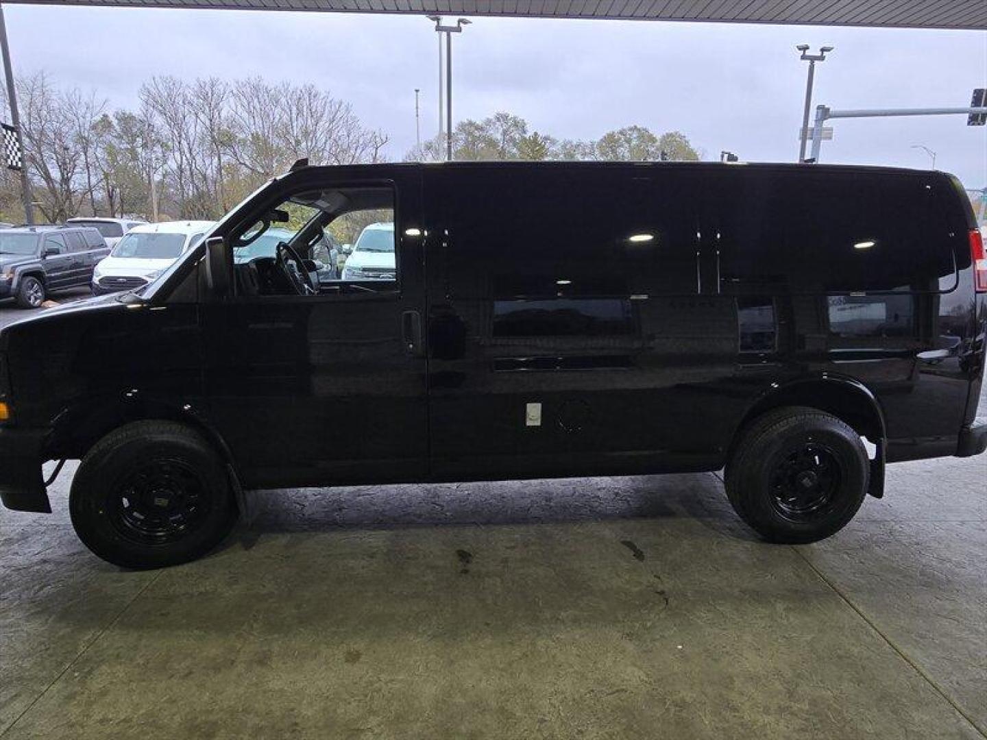 2017 Onyx Black GMC Savana Work Van (1GTW7AFG7H1) with an Vortec 6.0L Flex Fuel V8 342hp 373ft. lbs. engine, Automatic transmission, located at 25355 Eames Street, Channahon, IL, 60410, (815) 467-1807, 41.429108, -88.228432 - Photo#8