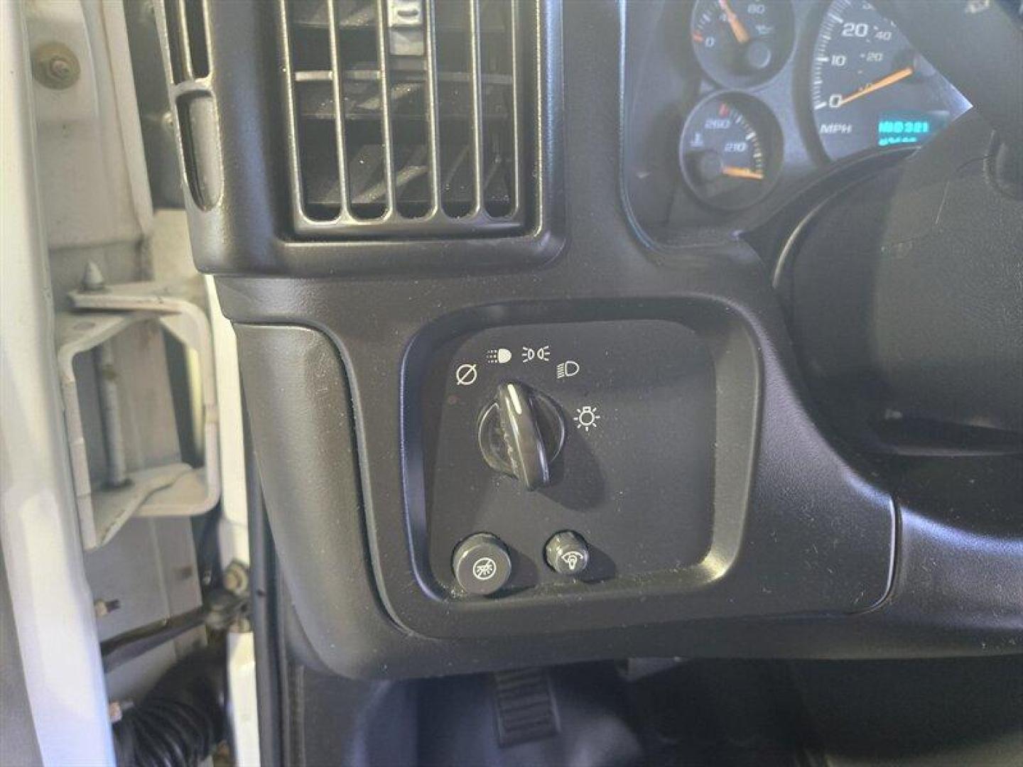 2007 White Chevrolet Express Work Van Cutaway (1GBHG31V171) , Automatic transmission, located at 25355 Eames Street, Channahon, IL, 60410, (815) 467-1807, 41.429108, -88.228432 - Photo#13