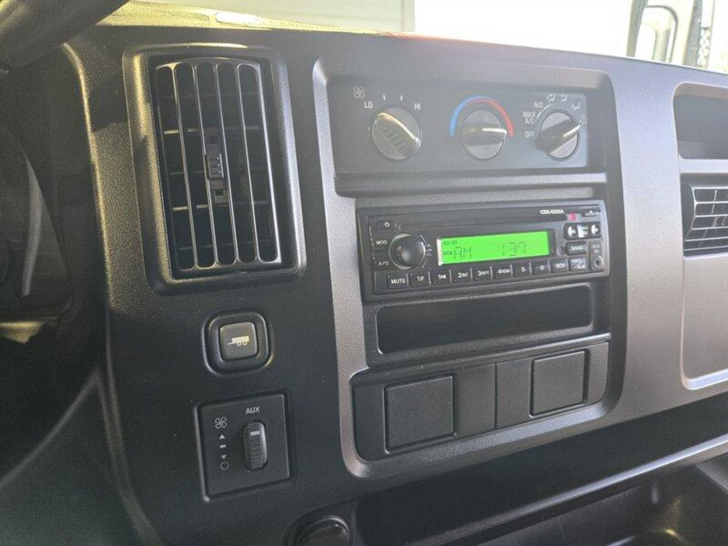 2007 White Chevrolet Express Work Van Cutaway (1GBHG31V171) , Automatic transmission, located at 25355 Eames Street, Channahon, IL, 60410, (815) 467-1807, 41.429108, -88.228432 - Photo#15