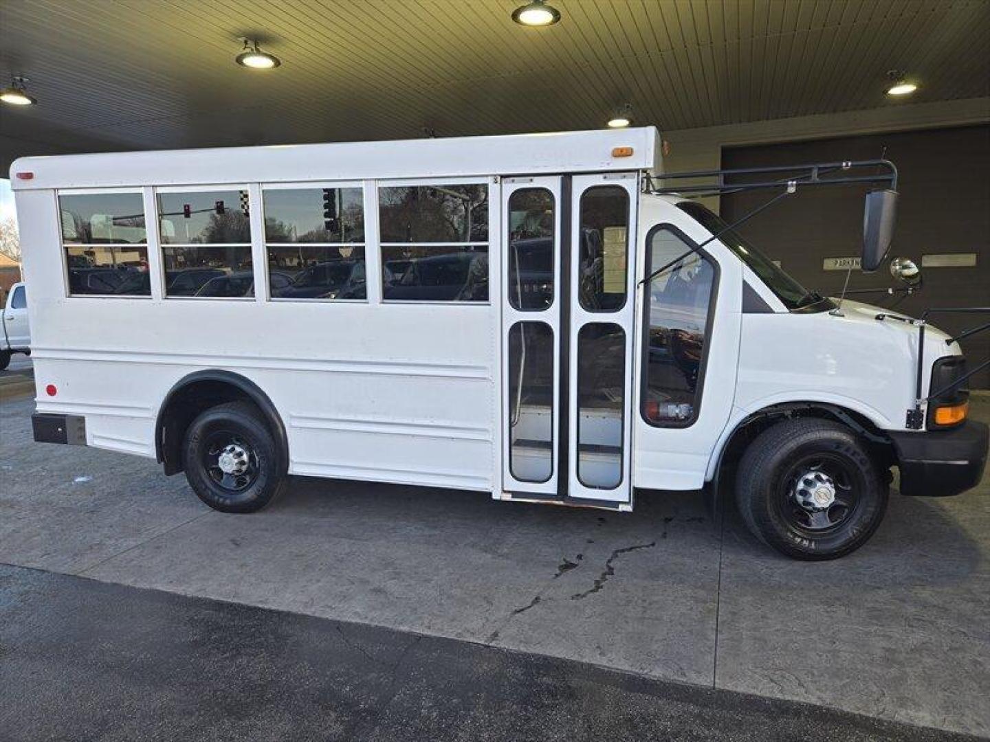 2007 White Chevrolet Express Work Van Cutaway (1GBHG31V171) , Automatic transmission, located at 25355 Eames Street, Channahon, IL, 60410, (815) 467-1807, 41.429108, -88.228432 - Photo#1