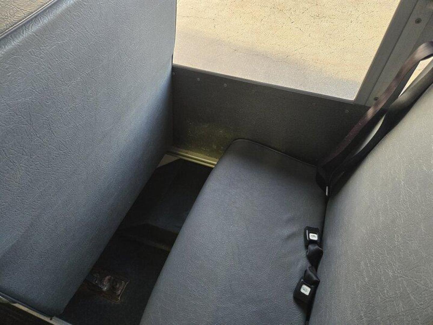 2007 White Chevrolet Express Work Van Cutaway (1GBHG31V171) , Automatic transmission, located at 25355 Eames Street, Channahon, IL, 60410, (815) 467-1807, 41.429108, -88.228432 - Photo#24