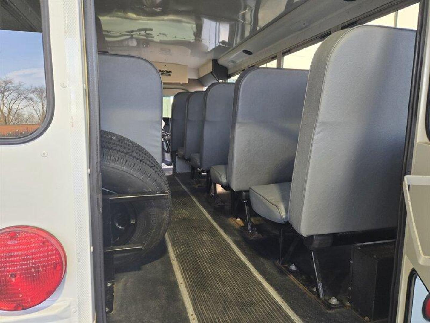 2007 White Chevrolet Express Work Van Cutaway (1GBHG31V171) , Automatic transmission, located at 25355 Eames Street, Channahon, IL, 60410, (815) 467-1807, 41.429108, -88.228432 - Photo#25