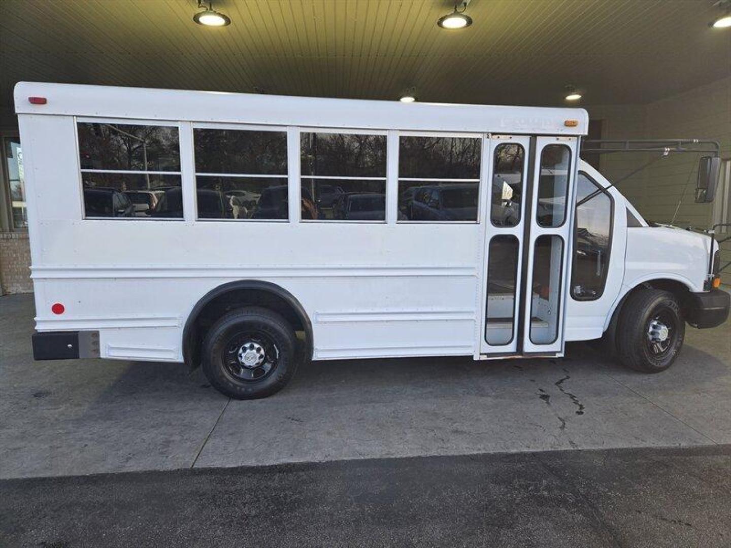 2007 White Chevrolet Express Work Van Cutaway (1GBHG31V171) , Automatic transmission, located at 25355 Eames Street, Channahon, IL, 60410, (815) 467-1807, 41.429108, -88.228432 - Photo#2