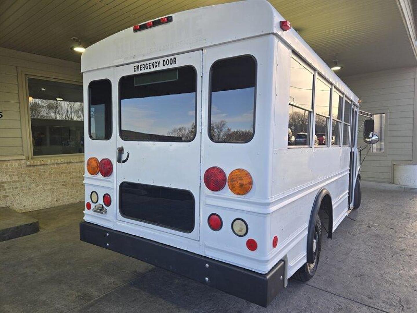 2007 White Chevrolet Express Work Van Cutaway (1GBHG31V171) , Automatic transmission, located at 25355 Eames Street, Channahon, IL, 60410, (815) 467-1807, 41.429108, -88.228432 - Photo#4