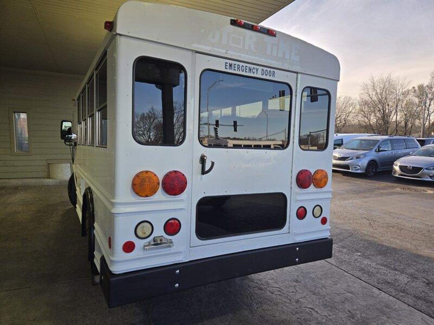 2007 White Chevrolet Express Work Van Cutaway (1GBHG31V171) , Automatic transmission, located at 25355 Eames Street, Channahon, IL, 60410, (815) 467-1807, 41.429108, -88.228432 - Photo#5