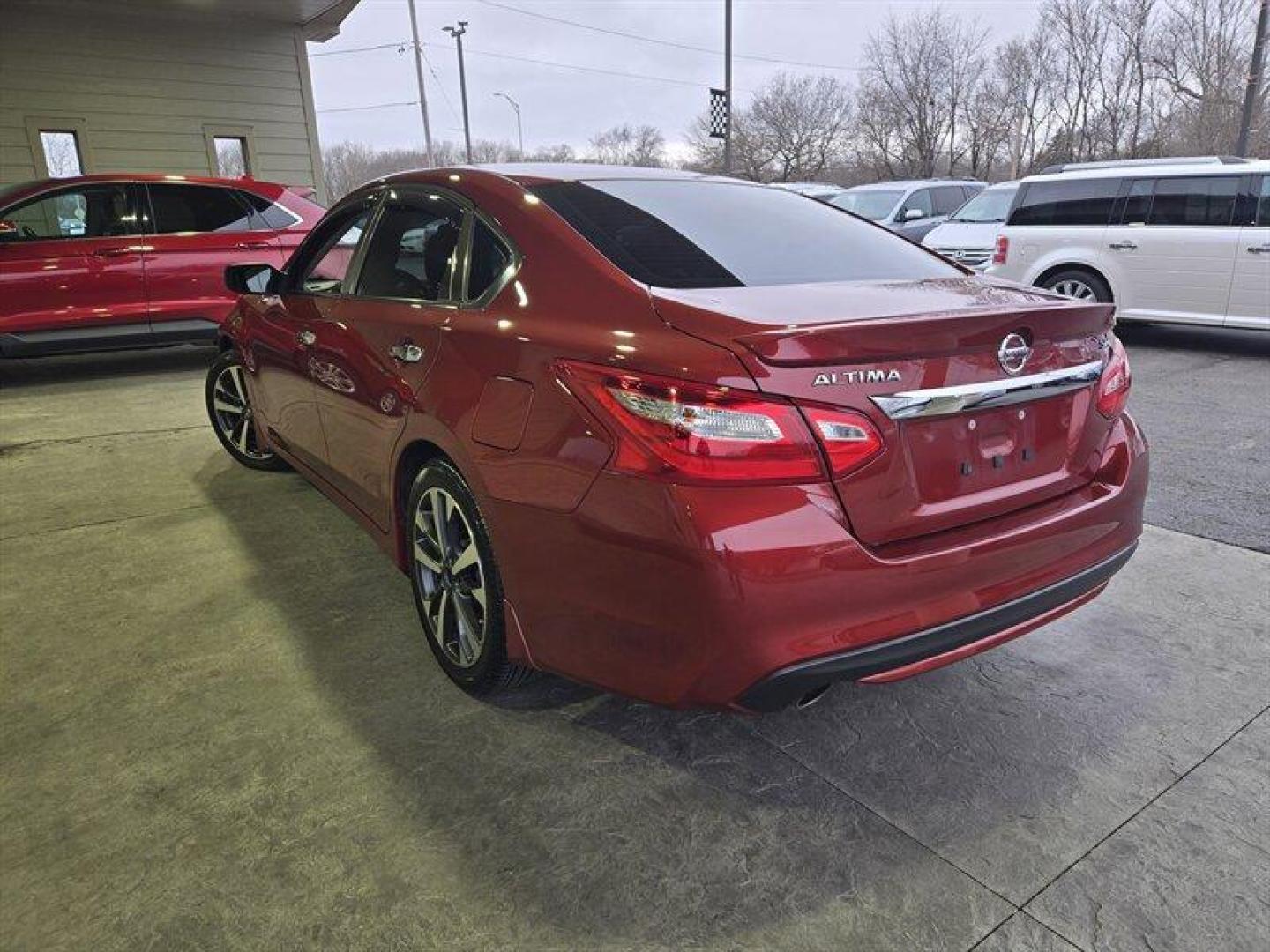 2016 Cayenne Red Nissan Altima 2.5 SR (1N4AL3AP6GC) with an 2.5 engine, Automatic transmission, located at 25355 Eames Street, Channahon, IL, 60410, (815) 467-1807, 41.429108, -88.228432 - Photo#5