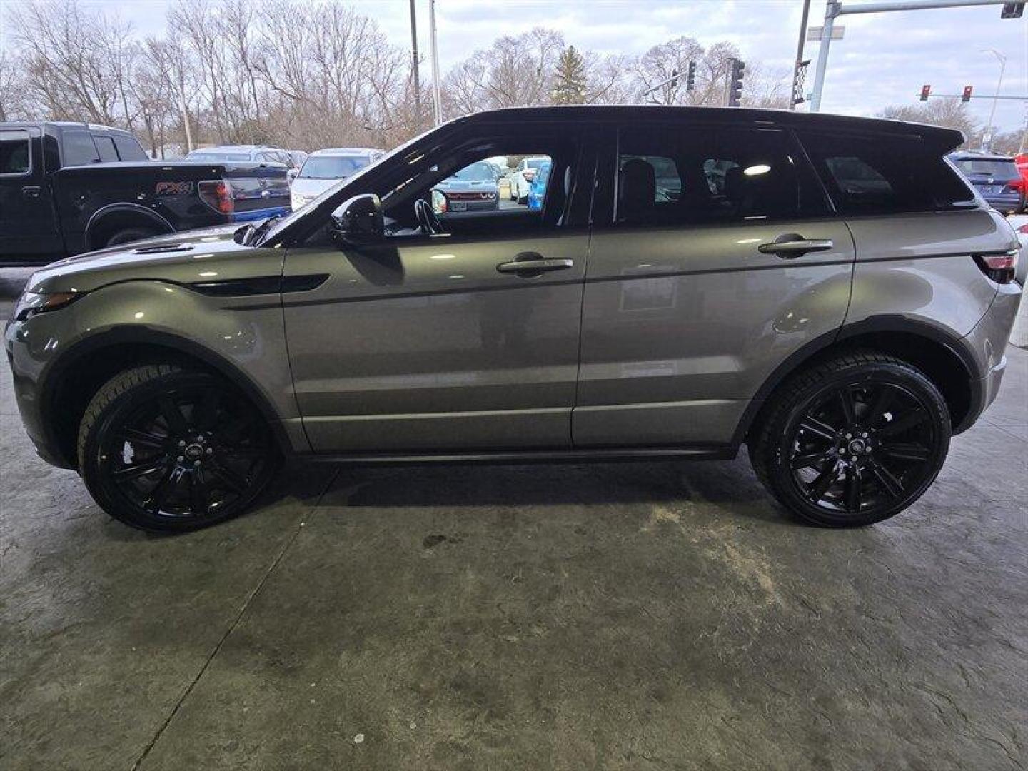 2018 Corris Grey Metallic Land Rover Range Rover Evoque HSE Dynamic (SALVD2SX1JH) with an 2.0L Turbo I4 286hp 295ft. lbs. engine, Automatic transmission, located at 25355 Eames Street, Channahon, IL, 60410, (815) 467-1807, 41.429108, -88.228432 - Photo#8
