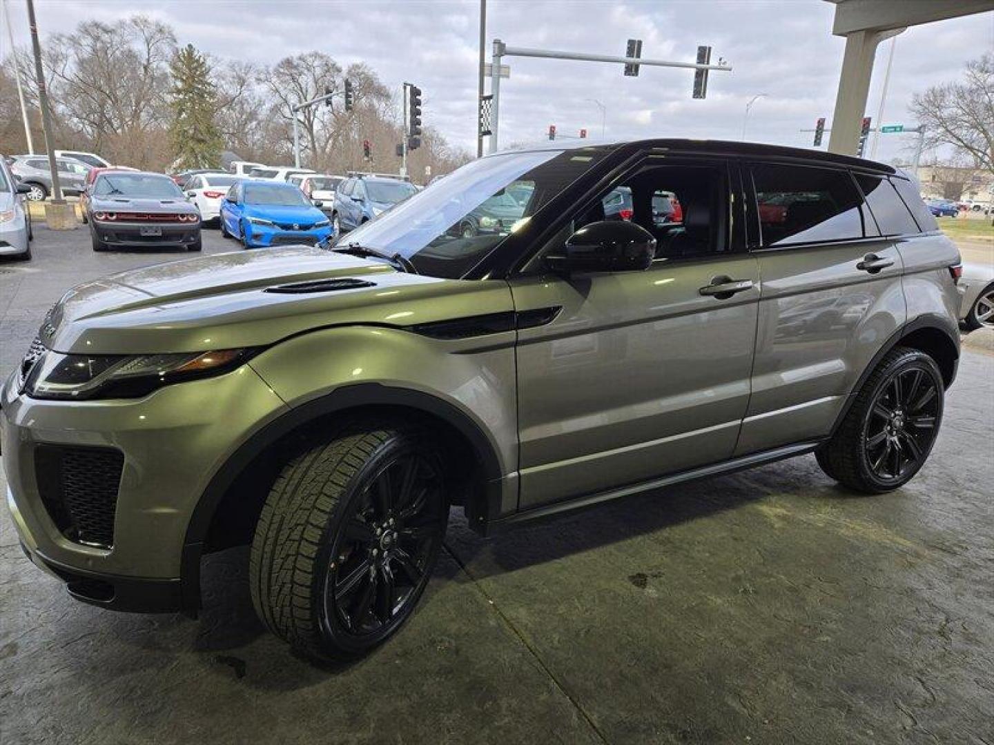 2018 Corris Grey Metallic Land Rover Range Rover Evoque HSE Dynamic (SALVD2SX1JH) with an 2.0L Turbo I4 286hp 295ft. lbs. engine, Automatic transmission, located at 25355 Eames Street, Channahon, IL, 60410, (815) 467-1807, 41.429108, -88.228432 - Photo#9