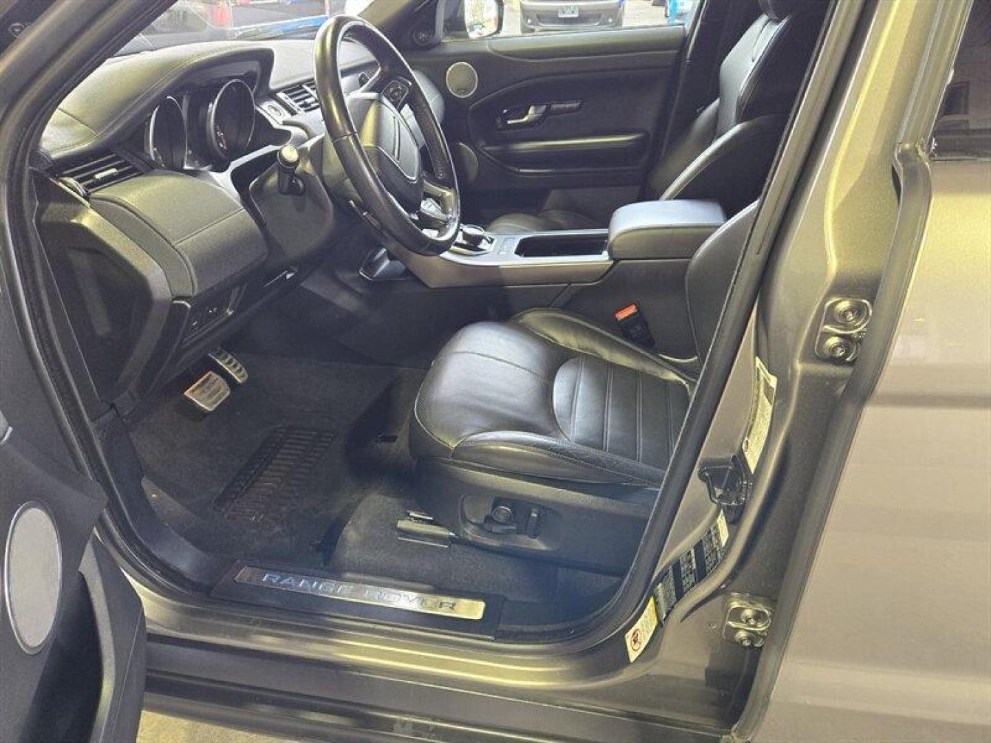 2018 Corris Grey Metallic Land Rover Range Rover Evoque HSE Dynamic (SALVD2SX1JH) with an 2.0L Turbo I4 286hp 295ft. lbs. engine, Automatic transmission, located at 25355 Eames Street, Channahon, IL, 60410, (815) 467-1807, 41.429108, -88.228432 - Photo#14