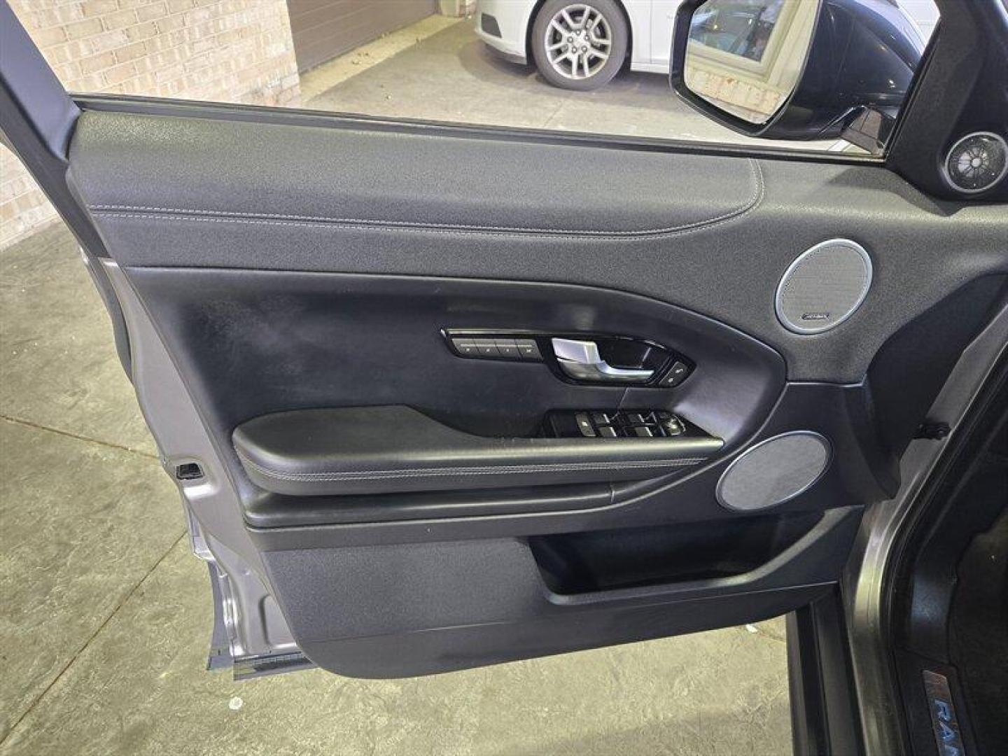 2018 Corris Grey Metallic Land Rover Range Rover Evoque HSE Dynamic (SALVD2SX1JH) with an 2.0L Turbo I4 286hp 295ft. lbs. engine, Automatic transmission, located at 25355 Eames Street, Channahon, IL, 60410, (815) 467-1807, 41.429108, -88.228432 - Photo#16