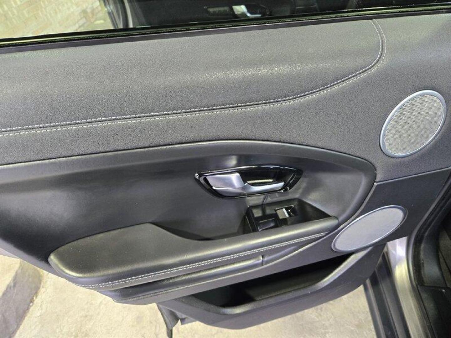 2018 Corris Grey Metallic Land Rover Range Rover Evoque HSE Dynamic (SALVD2SX1JH) with an 2.0L Turbo I4 286hp 295ft. lbs. engine, Automatic transmission, located at 25355 Eames Street, Channahon, IL, 60410, (815) 467-1807, 41.429108, -88.228432 - Photo#35