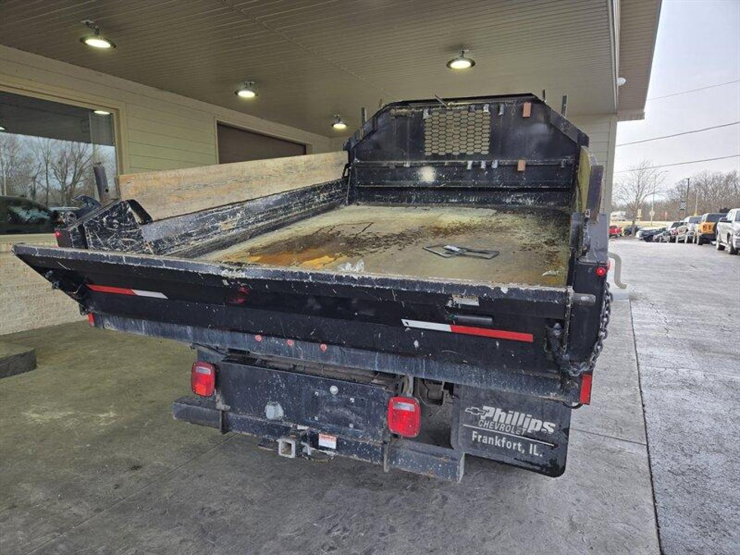 2019 White Chevrolet Silverado 3500HD CC Work Truck (1GB3CVCG7KF) with an Vortec 6.0L V8 360hp 380ft. lbs. engine, Automatic transmission, located at 25355 Eames Street, Channahon, IL, 60410, (815) 467-1807, 41.429108, -88.228432 - ** YES ONLY 13,000 MILES WITH A 11 FOOT KNAPHEIDE DUMP BODY. ** JUST ARRIVED AND CURRENTLY GOING THROUGH SERVICE AND DETAIL. Introducing the 2019 Chevrolet Silverado 3500HD CC Work Truck. This powerful pickup truck is powered by a Vortec 6.0L V8 engine that boasts an impressive 360 horsepower and - Photo#5