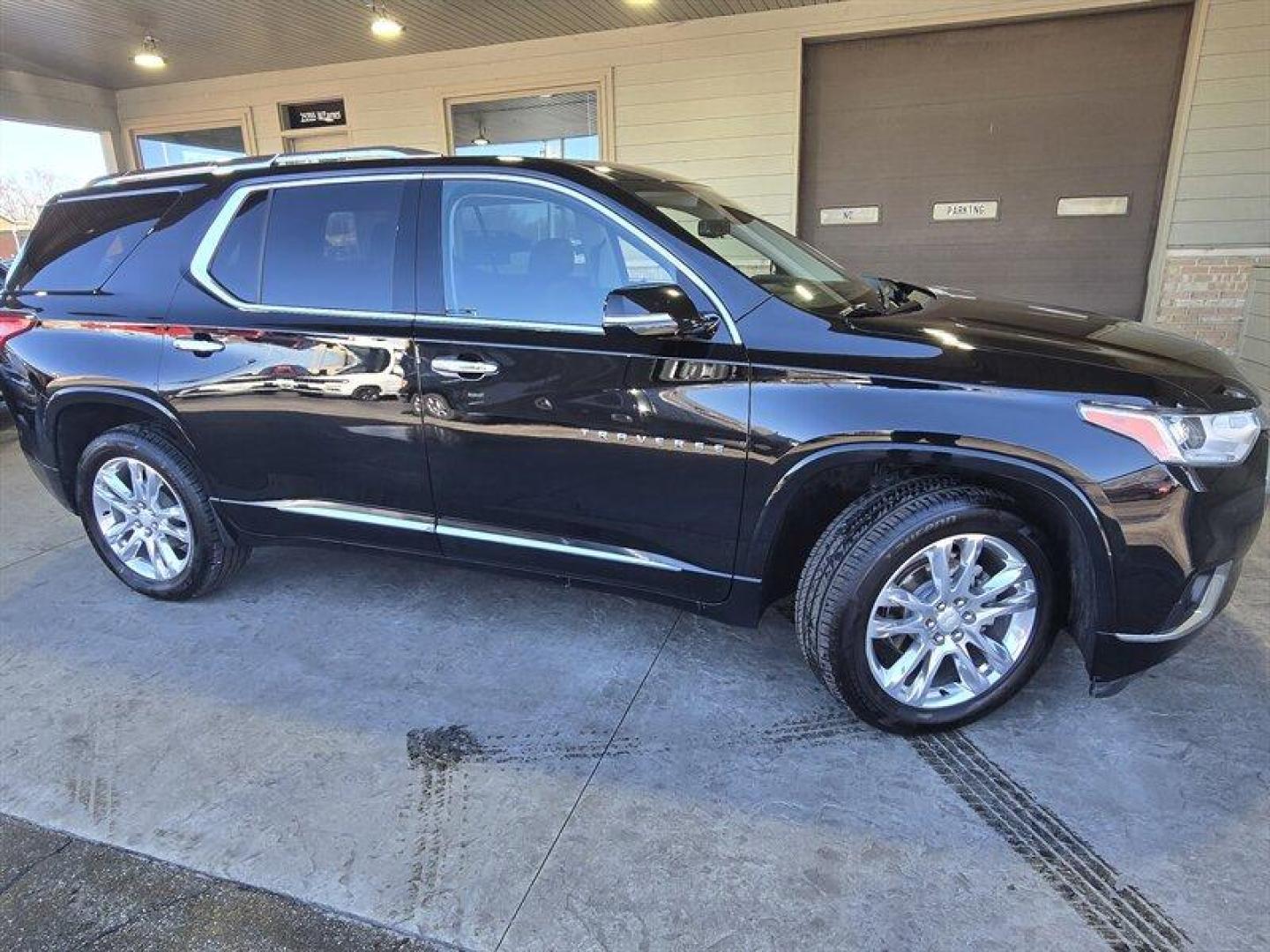 2019 Mosaic Black Metallic Chevrolet Traverse High Country (1GNEVJKW0KJ) with an 3.6L V6 310hp 266ft. lbs. engine, Automatic transmission, located at 25355 Eames Street, Channahon, IL, 60410, (815) 467-1807, 41.429108, -88.228432 - Photo#1