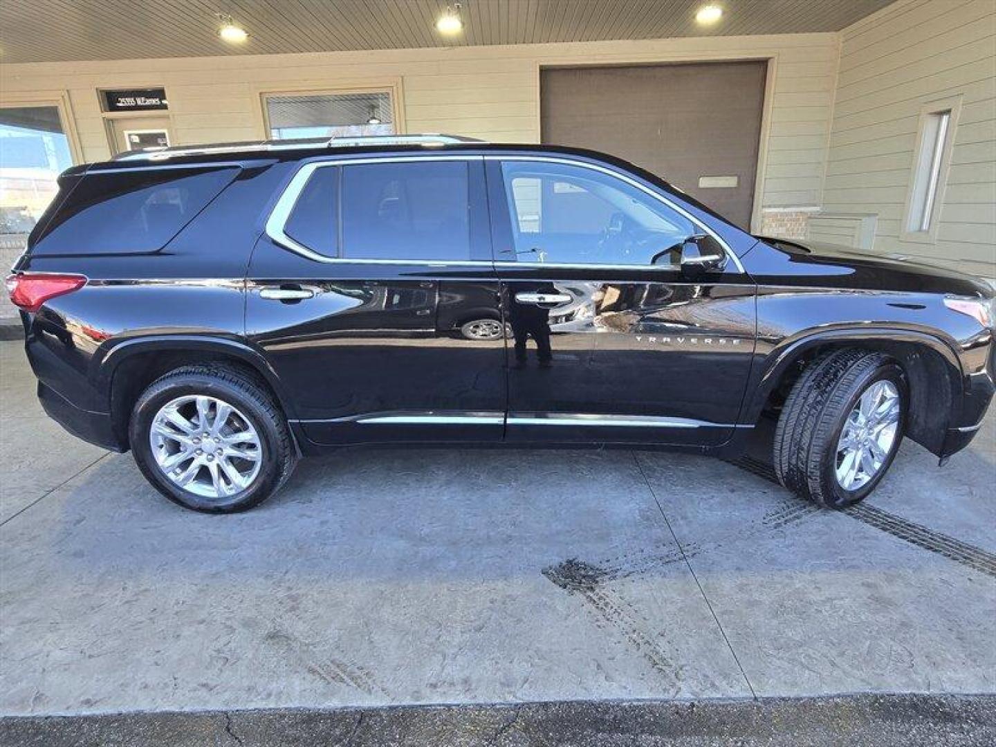 2019 Mosaic Black Metallic Chevrolet Traverse High Country (1GNEVJKW0KJ) with an 3.6L V6 310hp 266ft. lbs. engine, Automatic transmission, located at 25355 Eames Street, Channahon, IL, 60410, (815) 467-1807, 41.429108, -88.228432 - Photo#2