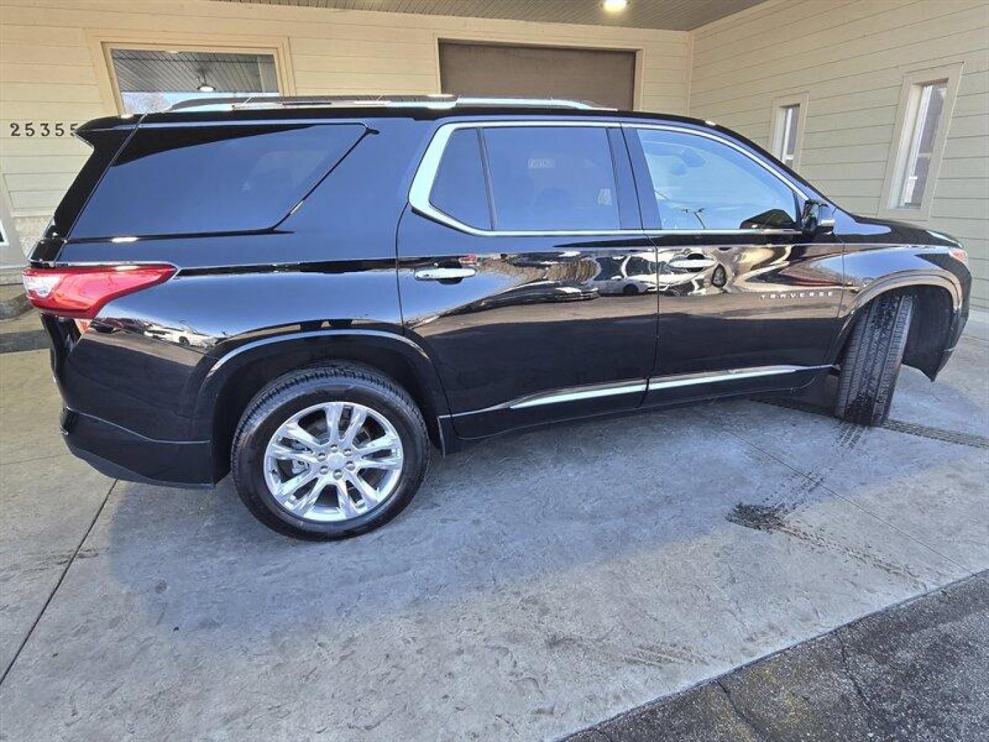 2019 Mosaic Black Metallic Chevrolet Traverse High Country (1GNEVJKW0KJ) with an 3.6L V6 310hp 266ft. lbs. engine, Automatic transmission, located at 25355 Eames Street, Channahon, IL, 60410, (815) 467-1807, 41.429108, -88.228432 - Photo#3