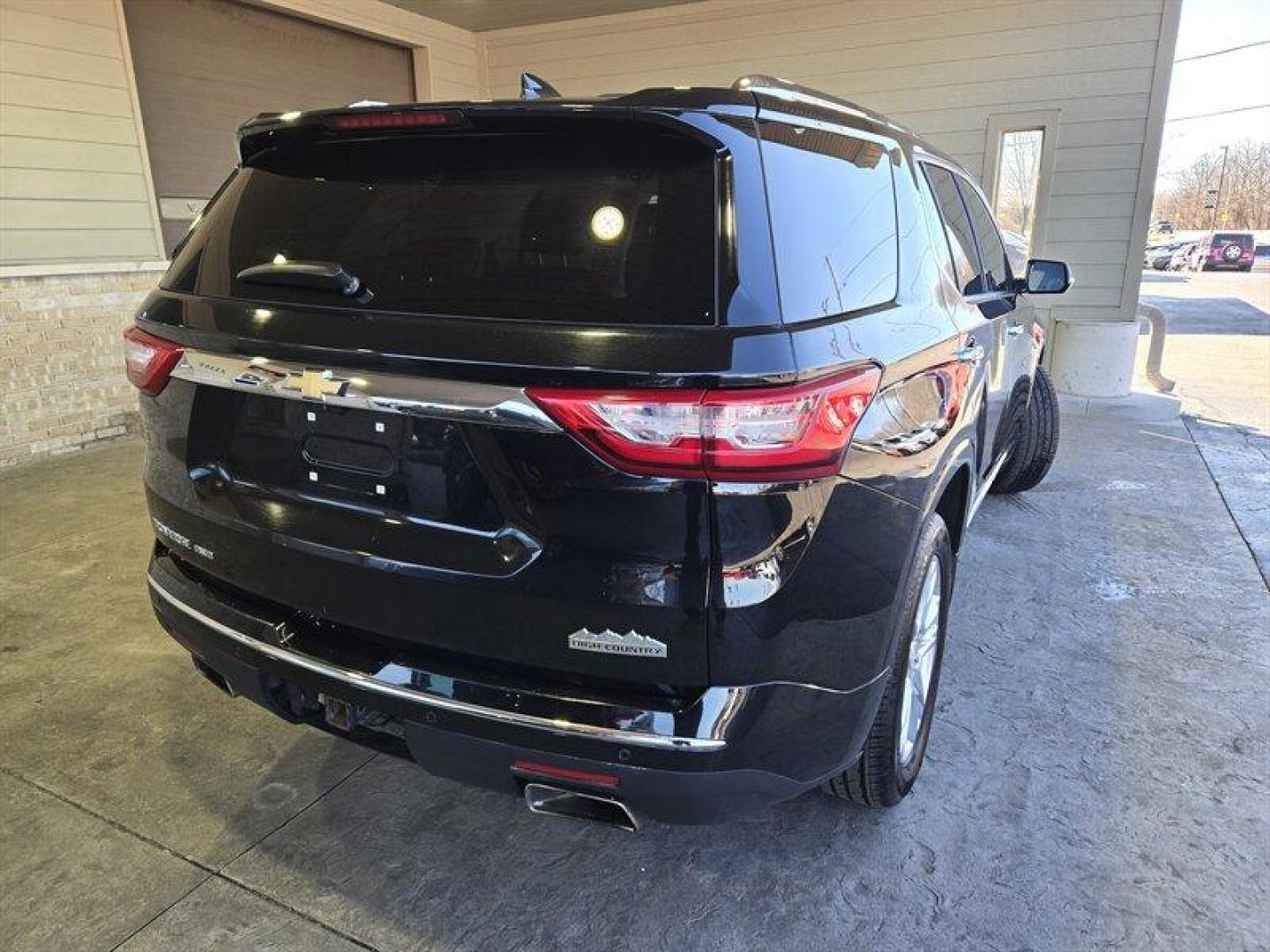 2019 Mosaic Black Metallic Chevrolet Traverse High Country (1GNEVJKW0KJ) with an 3.6L V6 310hp 266ft. lbs. engine, Automatic transmission, located at 25355 Eames Street, Channahon, IL, 60410, (815) 467-1807, 41.429108, -88.228432 - Photo#5