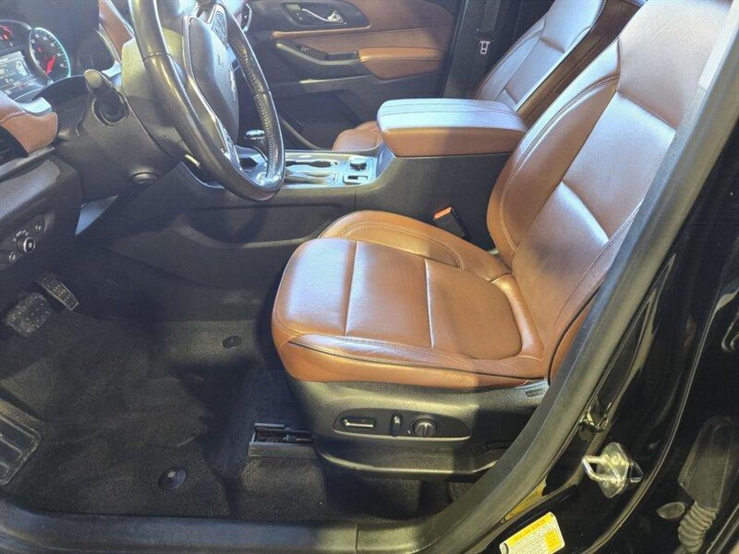 2019 Mosaic Black Metallic Chevrolet Traverse High Country (1GNEVJKW0KJ) with an 3.6L V6 310hp 266ft. lbs. engine, Automatic transmission, located at 25355 Eames Street, Channahon, IL, 60410, (815) 467-1807, 41.429108, -88.228432 - Photo#15