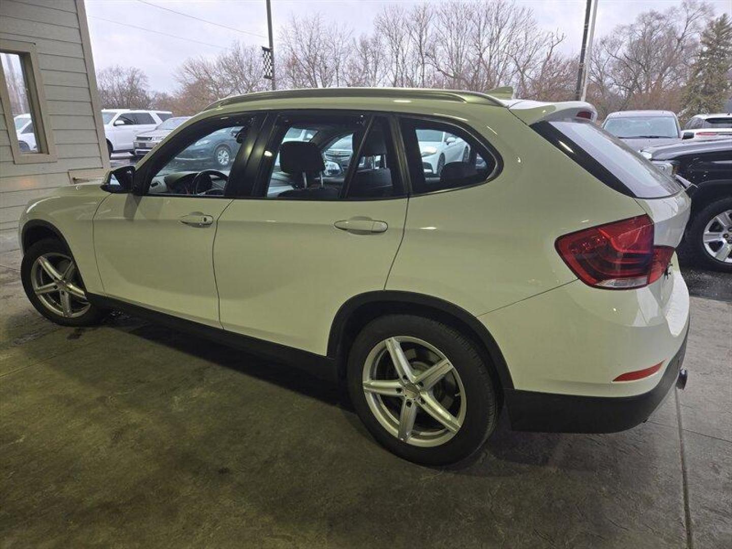 2013 Alpine White BMW X1 xDrive28i (WBAVL1C58DV) with an 2.0L Turbo I4 240hp 260ft. lbs. engine, 8Speed Shiftable Au transmission, located at 25355 Eames Street, Channahon, IL, 60410, (815) 467-1807, 41.429108, -88.228432 - Looking for a powerful and stylish ride that will turn heads on the road? Look no further than the 2013 BMW X1 xDrive28i. This stunning vehicle is powered by a 2.0L Turbo I4 engine that delivers an impressive 240 horsepower and 260 ft. lbs. of torque, giving you the power you need to conquer any roa - Photo#7