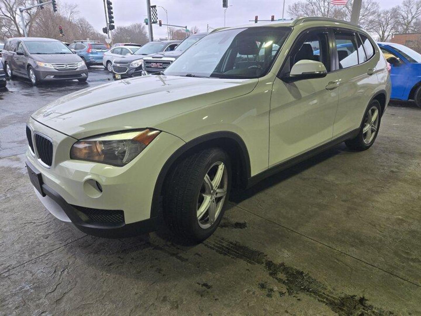 2013 Alpine White BMW X1 xDrive28i (WBAVL1C58DV) with an 2.0L Turbo I4 240hp 260ft. lbs. engine, 8Speed Shiftable Au transmission, located at 25355 Eames Street, Channahon, IL, 60410, (815) 467-1807, 41.429108, -88.228432 - Looking for a powerful and stylish ride that will turn heads on the road? Look no further than the 2013 BMW X1 xDrive28i. This stunning vehicle is powered by a 2.0L Turbo I4 engine that delivers an impressive 240 horsepower and 260 ft. lbs. of torque, giving you the power you need to conquer any roa - Photo#10